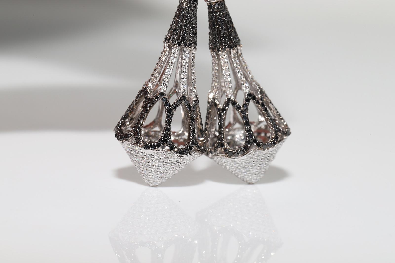 18k White Gold Natural Diamond Decorated Drop Earring For Sale 3