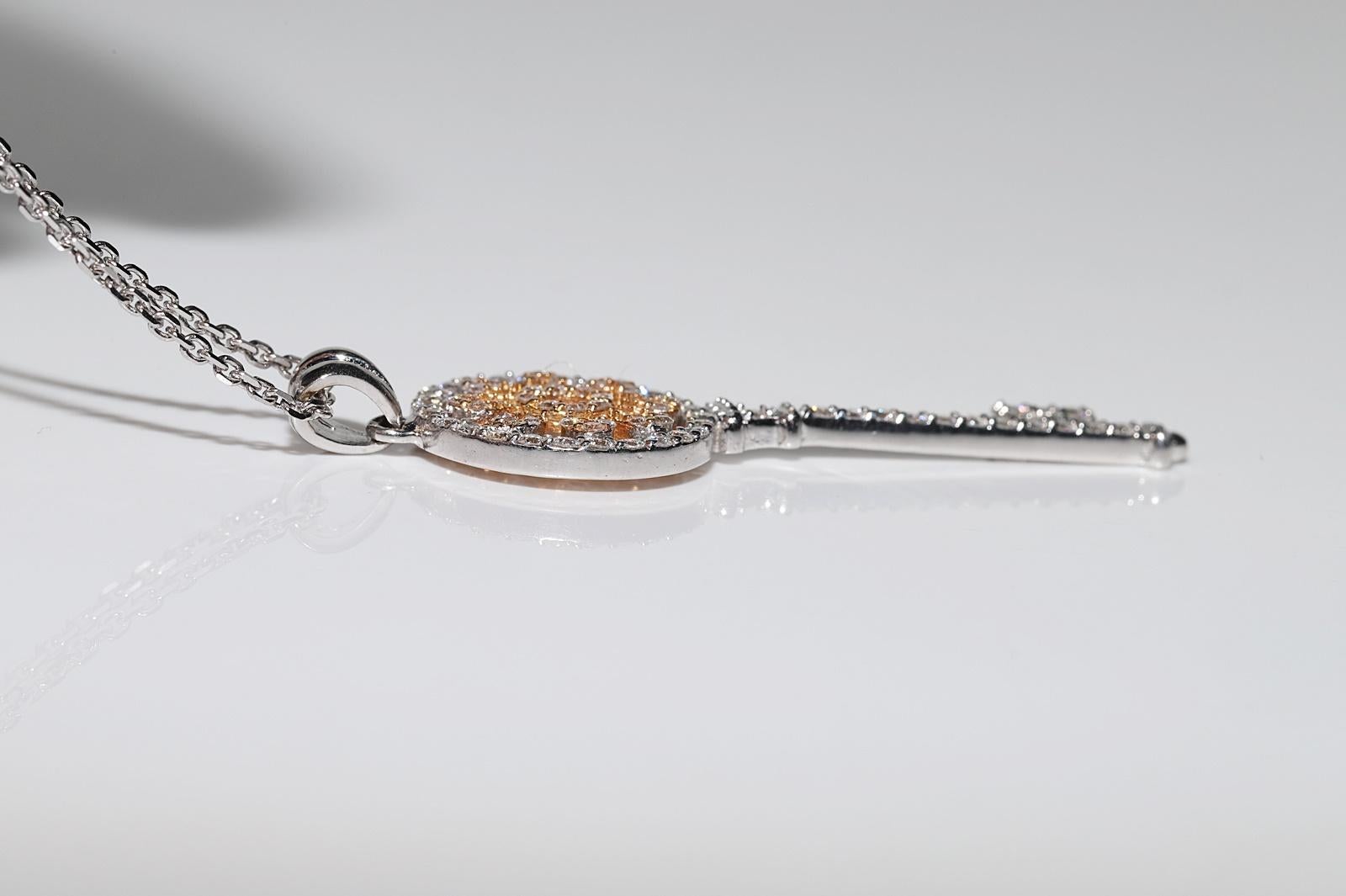 Collana con ciondolo a forma di chiave decorata con diamanti naturali in oro bianco 18 carati in vendita 2