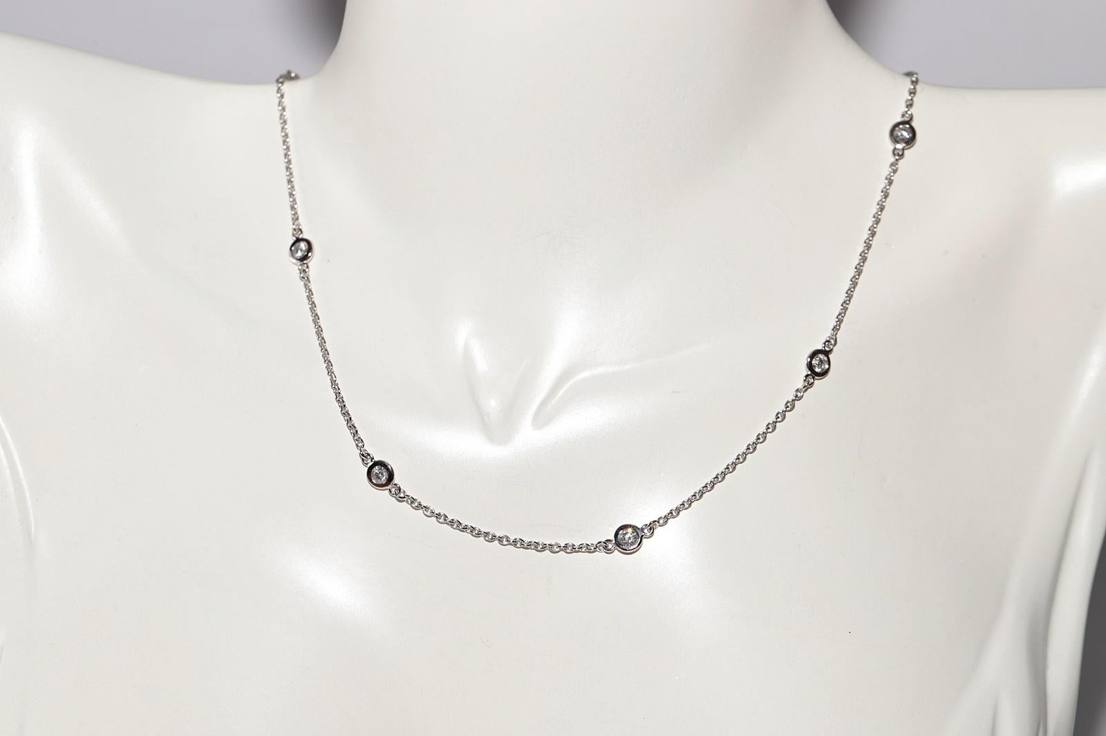 Moderne Collier décoré de diamants naturels en or blanc 18k en vente