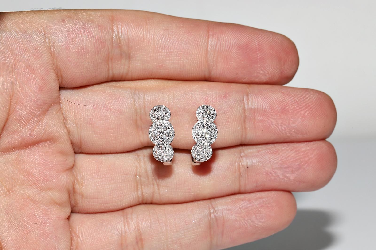 18k White  Gold Natural Diamond Decorated Pretty Earring For Sale 5