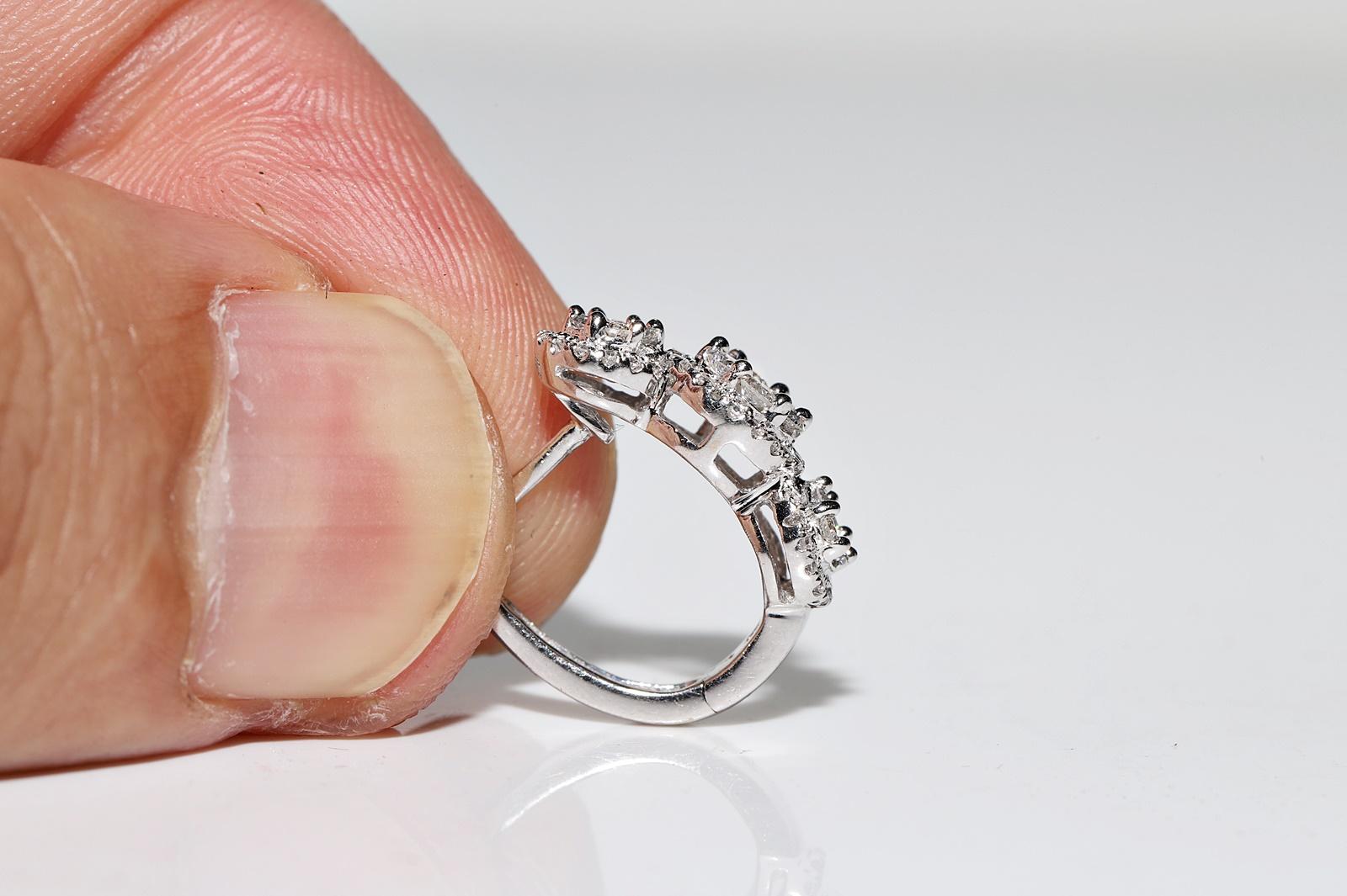 Women's 18k White  Gold Natural Diamond Decorated Pretty Earring For Sale