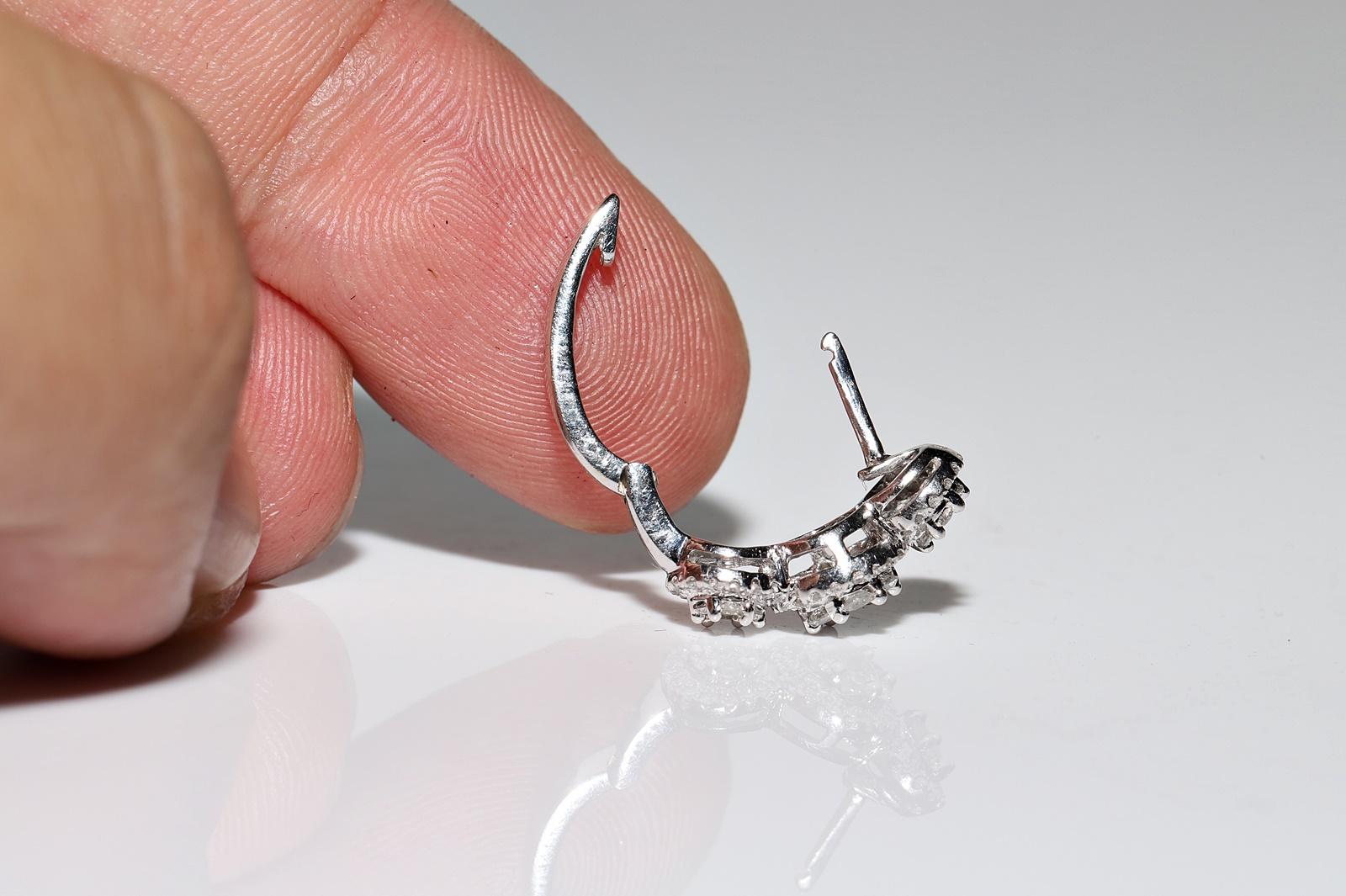 18k White  Gold Natural Diamond Decorated Pretty Earring For Sale 2