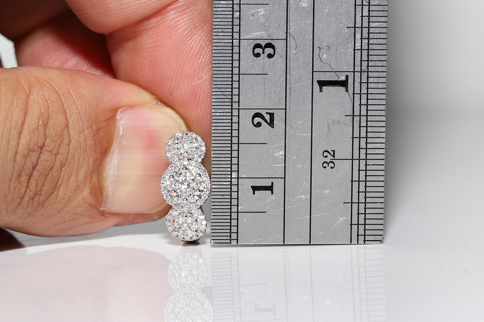 18k White  Gold Natural Diamond Decorated Pretty Earring For Sale 3