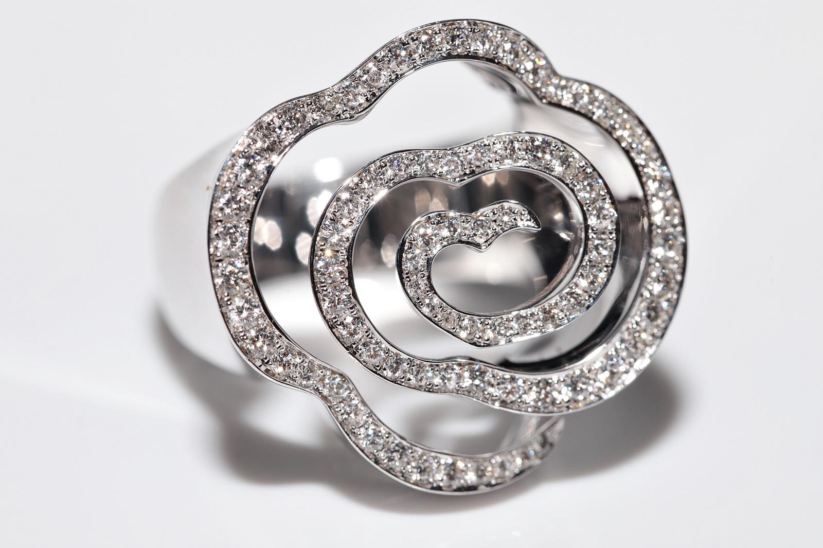 18k White Gold Natural Diamond Decorated Strong Heart Style Ring For Sale 11