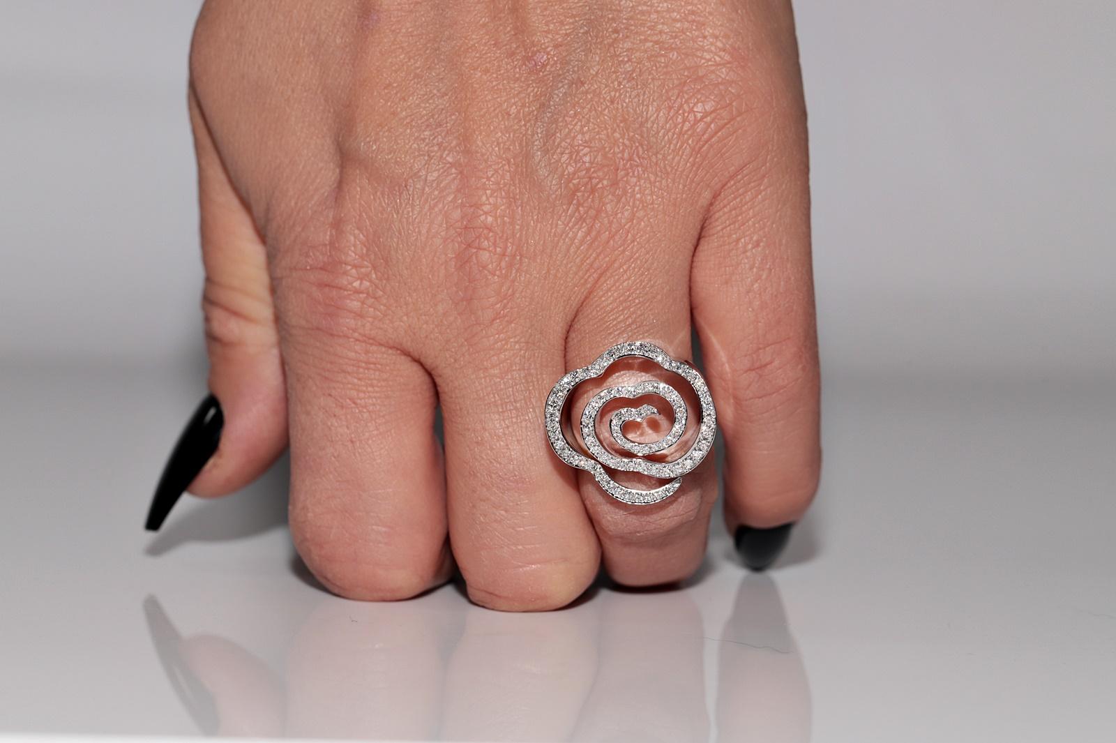 Modern 18k White Gold Natural Diamond Decorated Strong Heart Style Ring For Sale