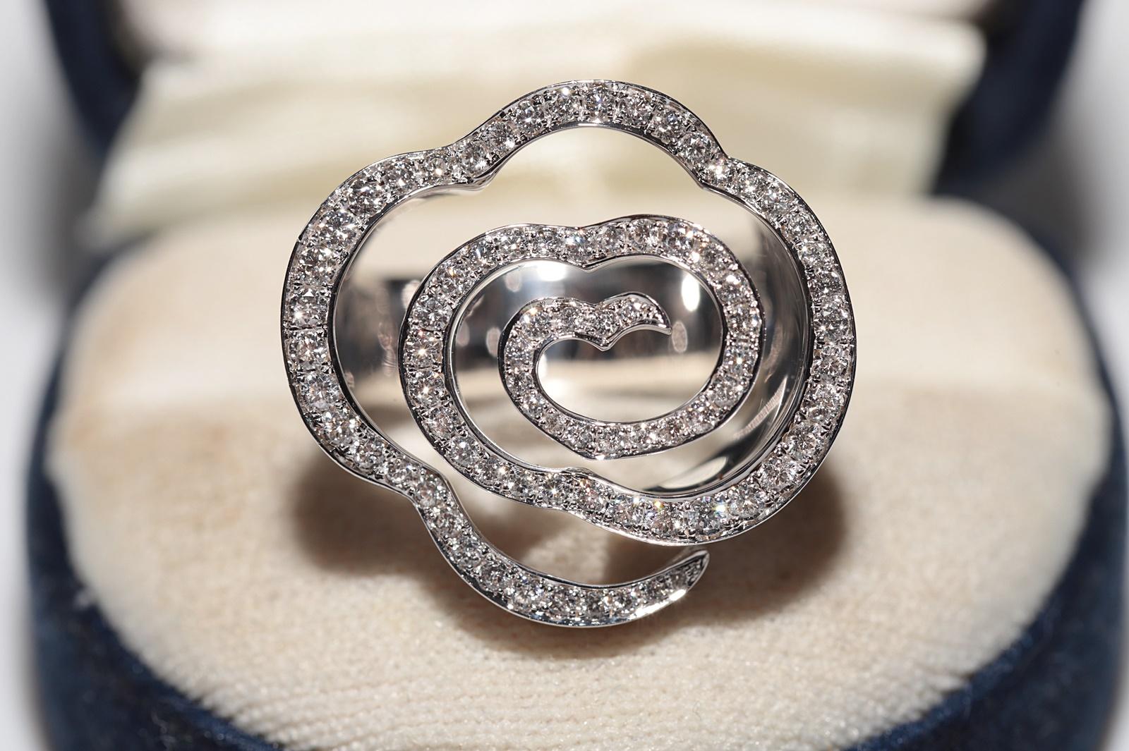 Women's 18k White Gold Natural Diamond Decorated Strong Heart Style Ring For Sale