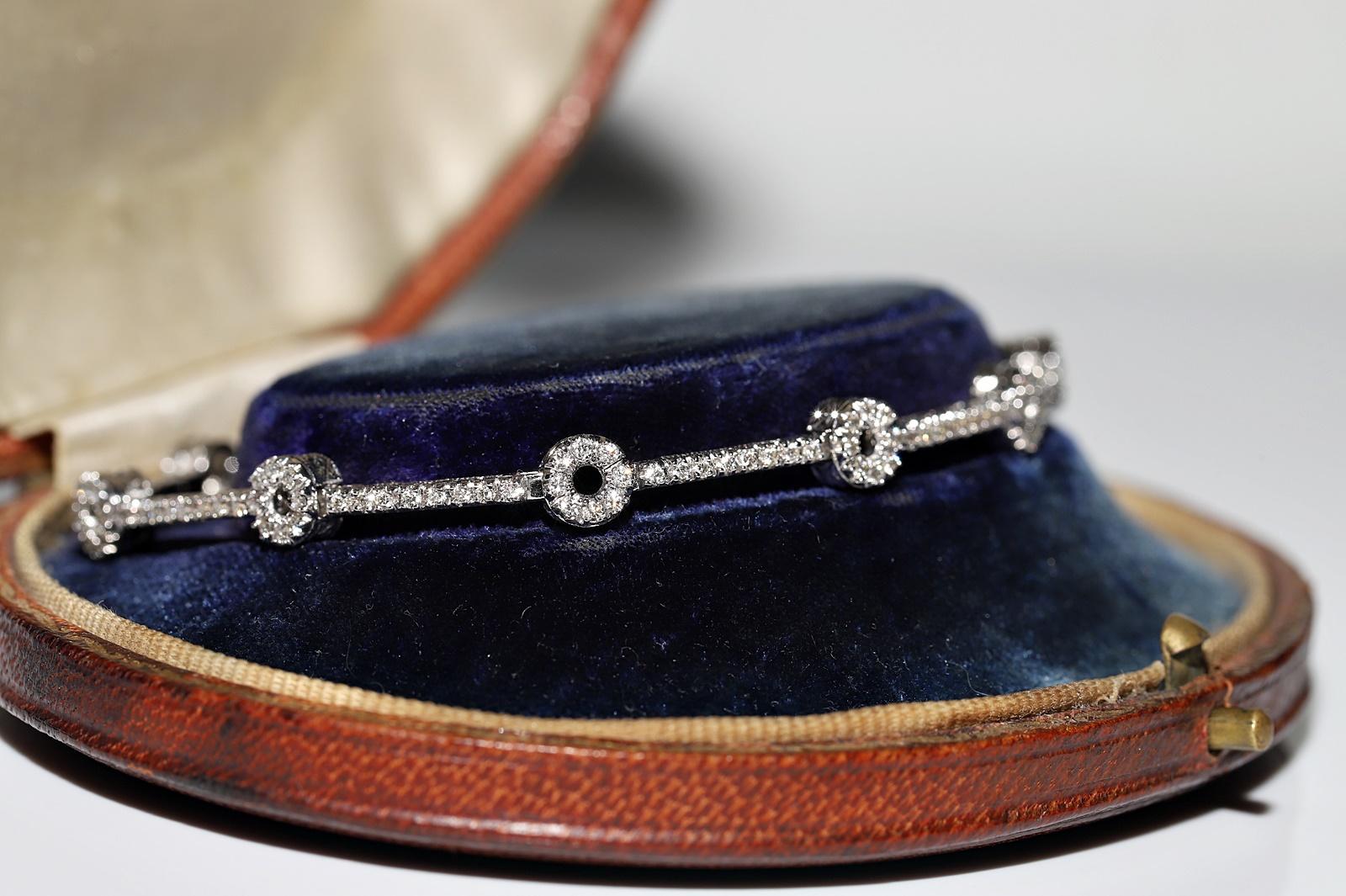 18 Karat Weißgold Dekoriertes Tennisarmband mit natürlichen Diamanten (Brillantschliff) im Angebot