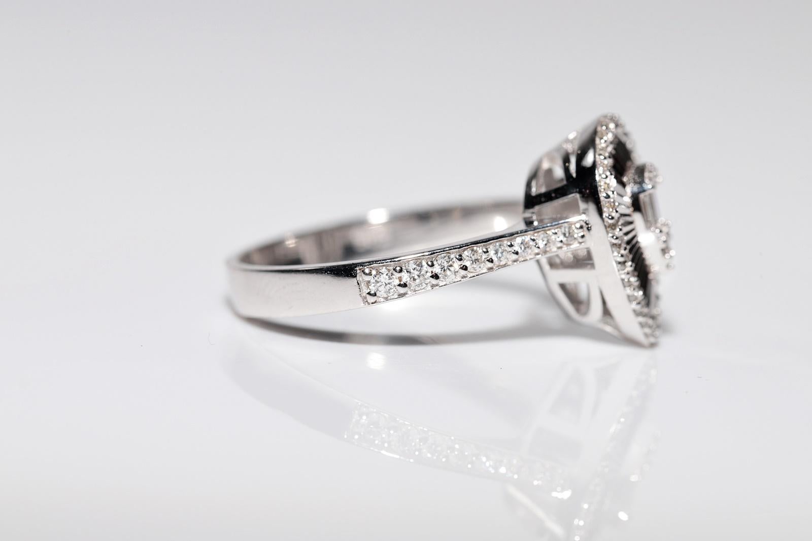 Bague de style poire décorée de diamants naturels en or blanc 18 carats en vente 5