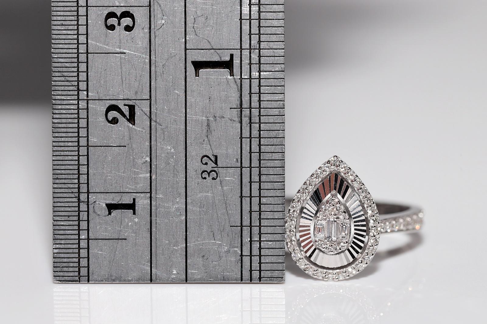 Bague de style poire décorée de diamants naturels en or blanc 18 carats en vente 10