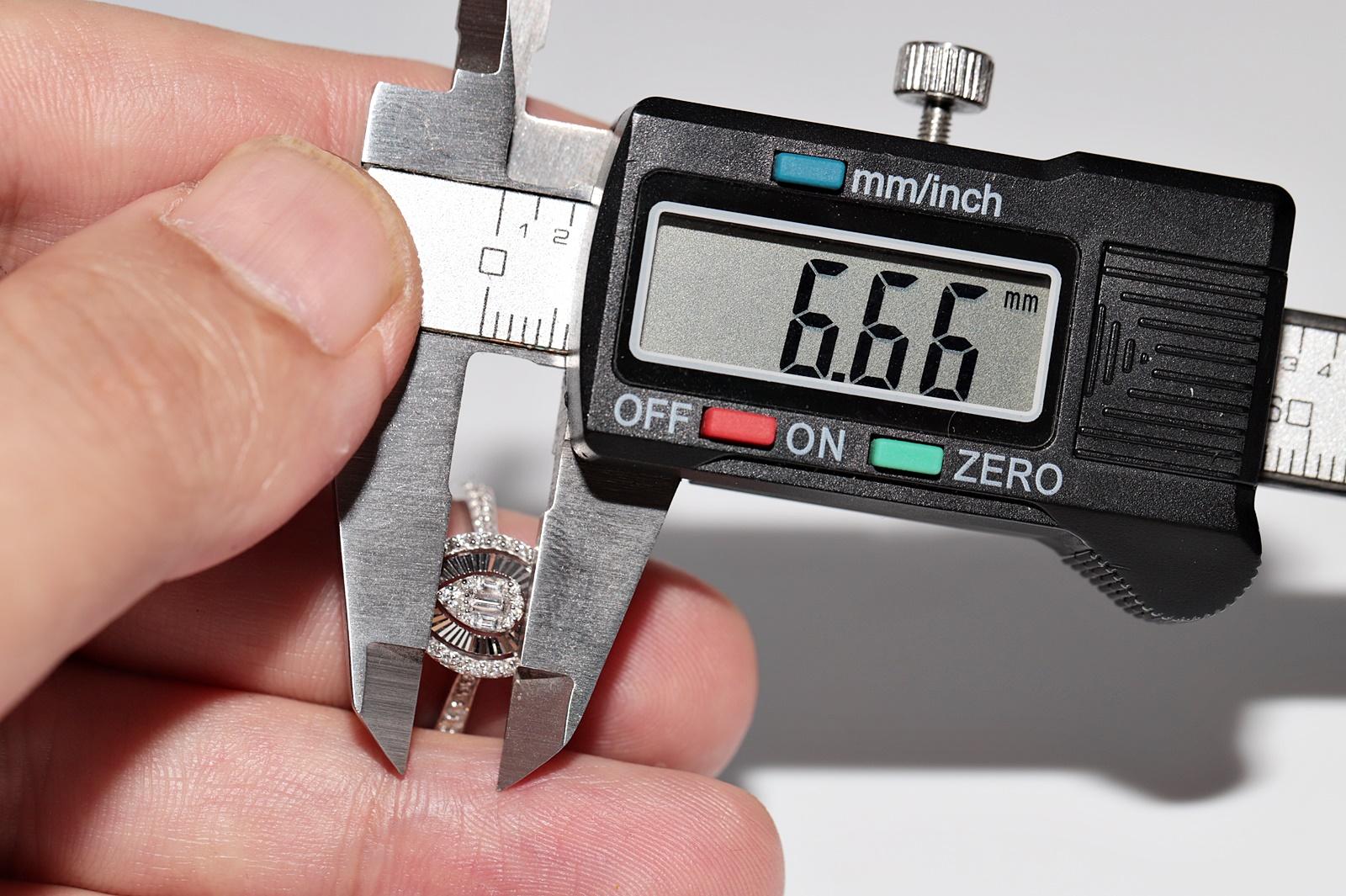 Bague de style poire décorée de diamants naturels en or blanc 18 carats en vente 11