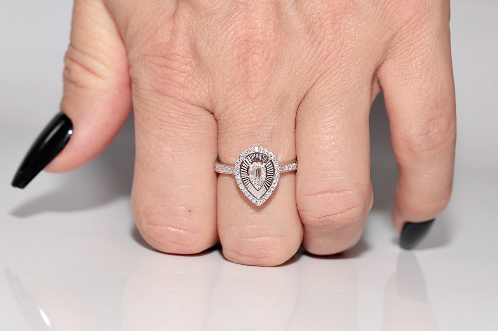 Moderne Bague de style poire décorée de diamants naturels en or blanc 18 carats en vente