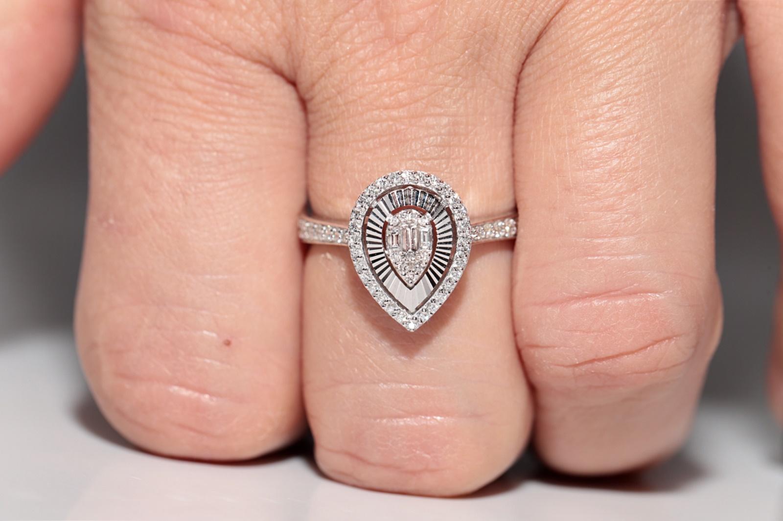 Taille brillant Bague de style poire décorée de diamants naturels en or blanc 18 carats en vente