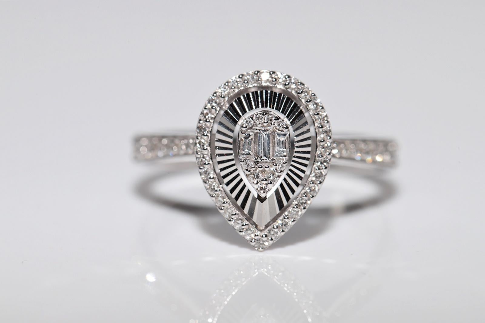 Bague de style poire décorée de diamants naturels en or blanc 18 carats en vente 2