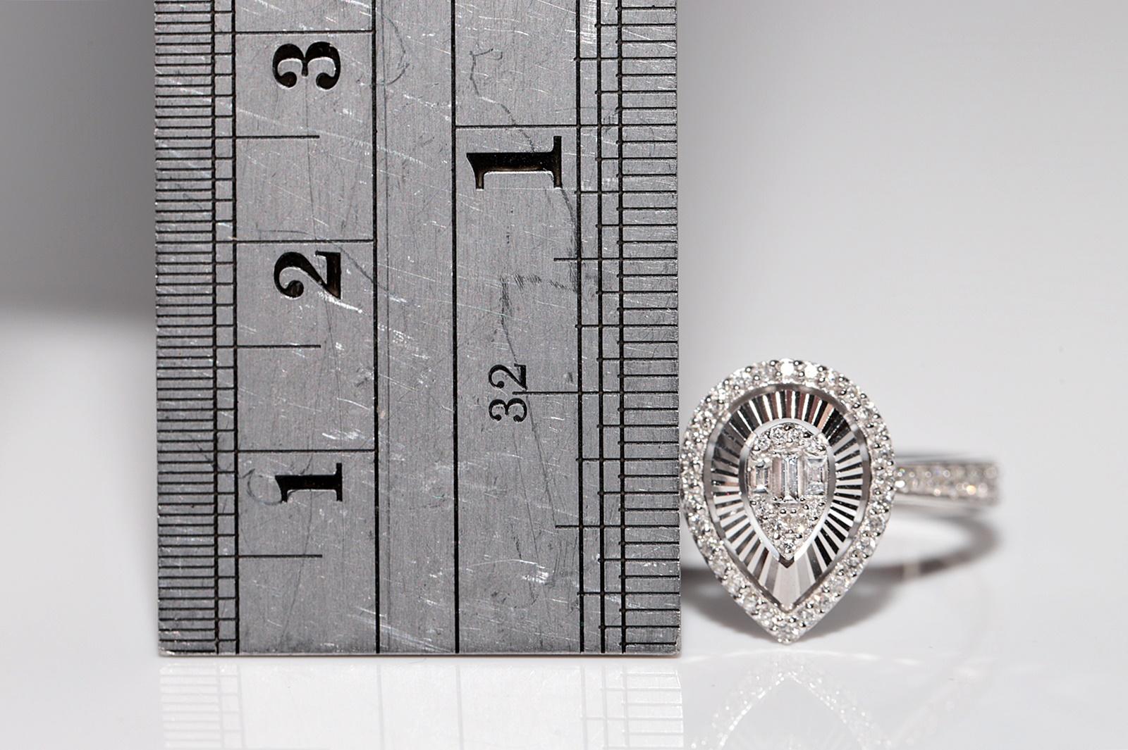 Bague de style poire décorée de diamants naturels en or blanc 18 carats en vente 3