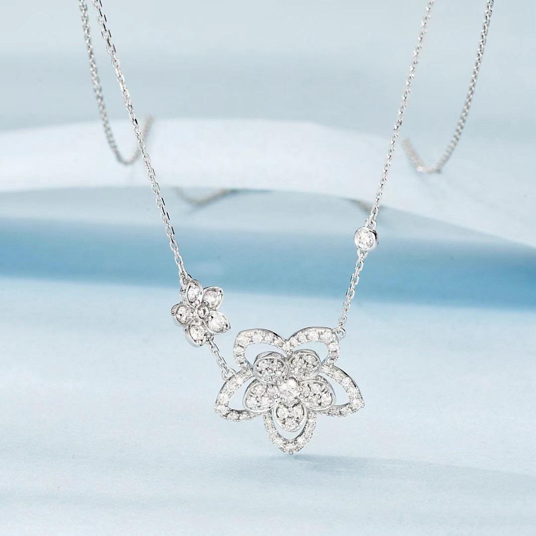 18K White Gold Natural Diamond Flower Pendant Necklace

Diamonds - 0.54 CT
Total Weight - 3.30 GM
