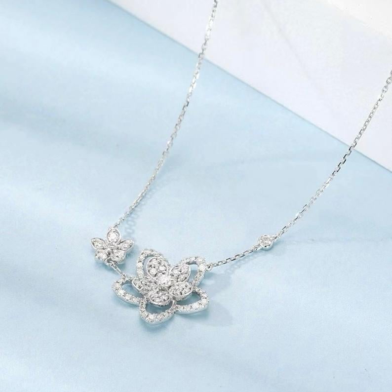 Round Cut 18K White Gold Natural Diamond Flower Pendant Necklace For Sale
