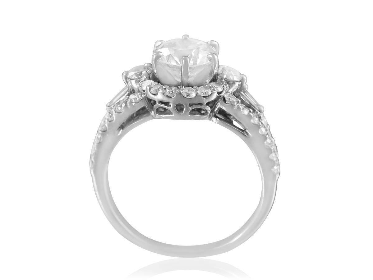 Alianza de compromiso con halo de diamantes naturales y oro blanco de 18 quilates, 1,74 CT TDW en Bueno estado para la venta en Suwanee, GA