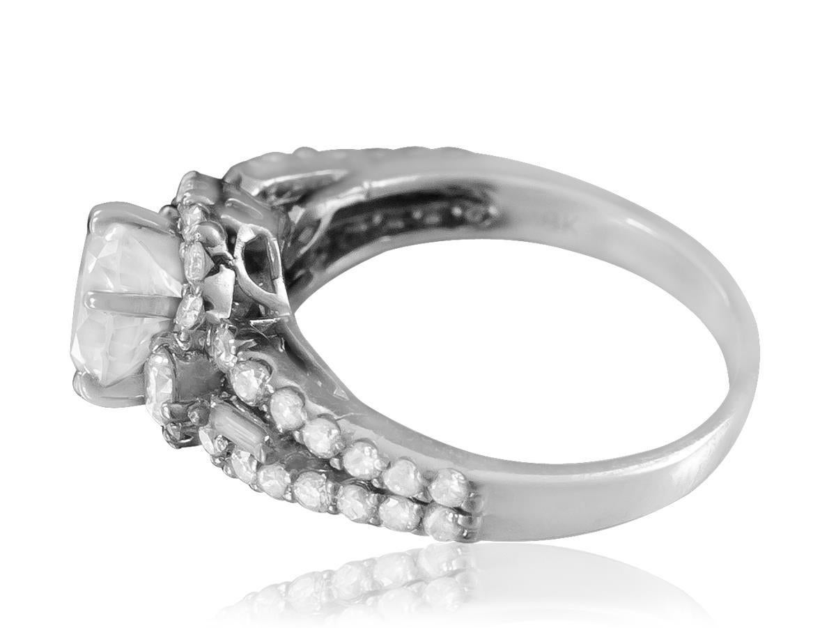 Alianza de compromiso con halo de diamantes naturales y oro blanco de 18 quilates, 1,74 CT TDW en venta 3