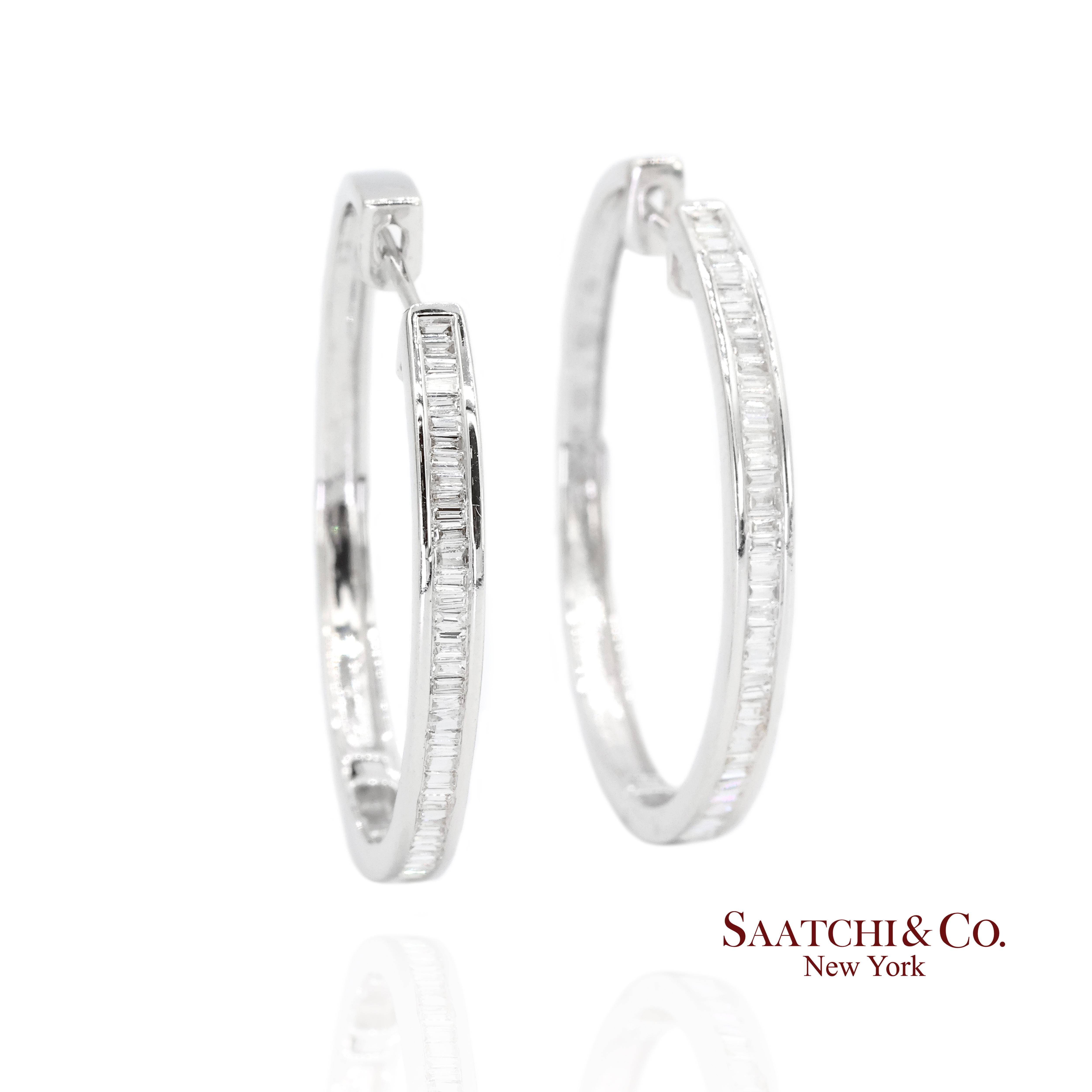 Orecchini a cerchio con diamanti in oro bianco 18k
Tipo di metallo: Oro bianco 18k
Peso totale dell'articolo: 5,7 grammi
Dimensioni: Lunghezza 28,15 mm / Larghezza 29,5 mm / Altezza 2,72 mm
Grande: No
1:
Pietra primaria: Diamante
Peso totale dei