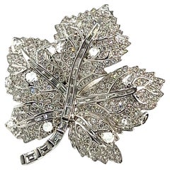 18K White Gold Natural Diamond Maple Leaf Brooch