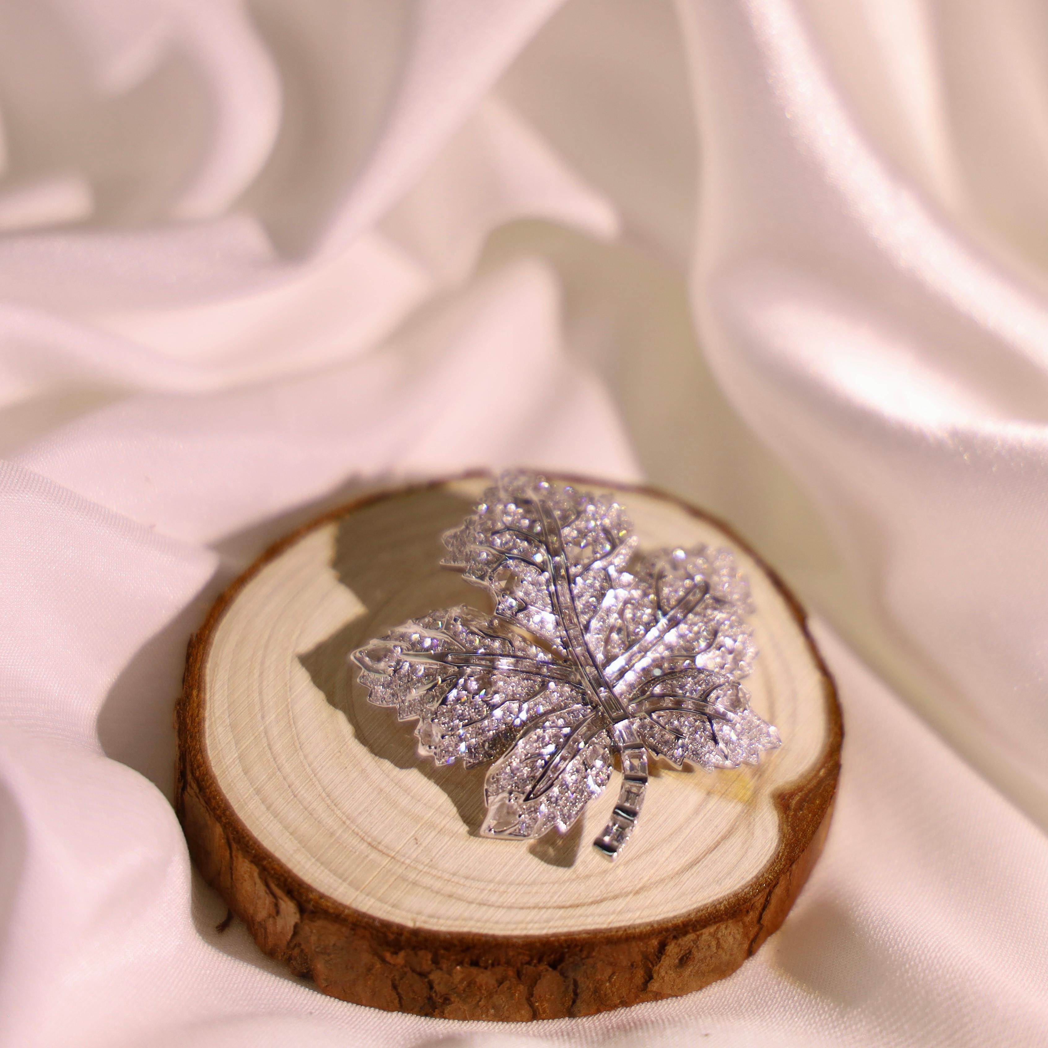 Modern 18K White Gold Natural Diamond Maple Leaf Brooch For Sale
