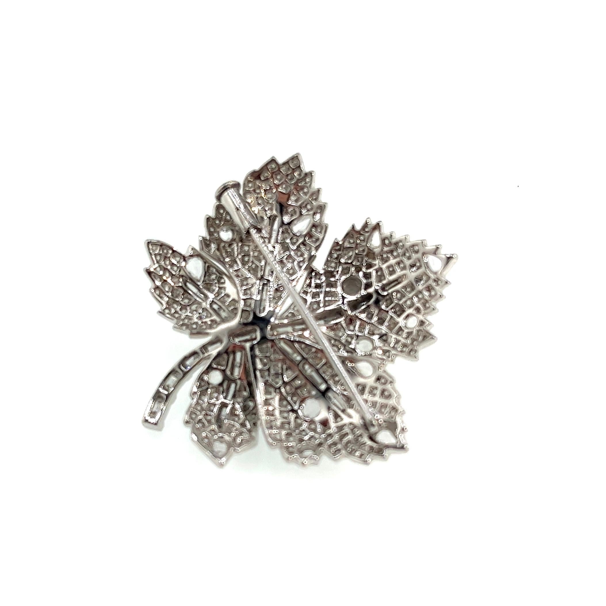 18K White Gold Natural Diamond Maple Leaf Brooch For Sale 1