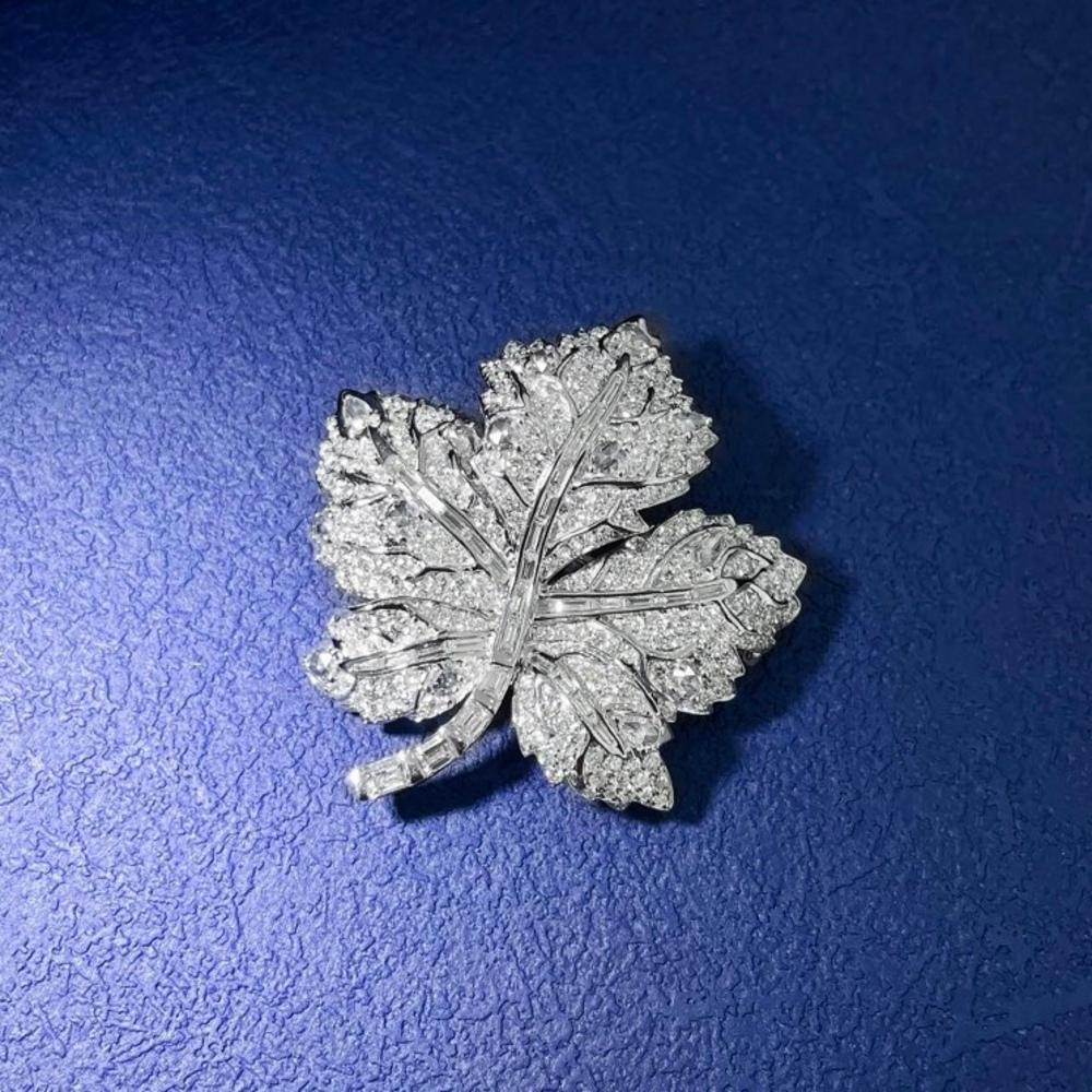 18K White Gold Natural Diamond Maple Leaf Brooch For Sale 3