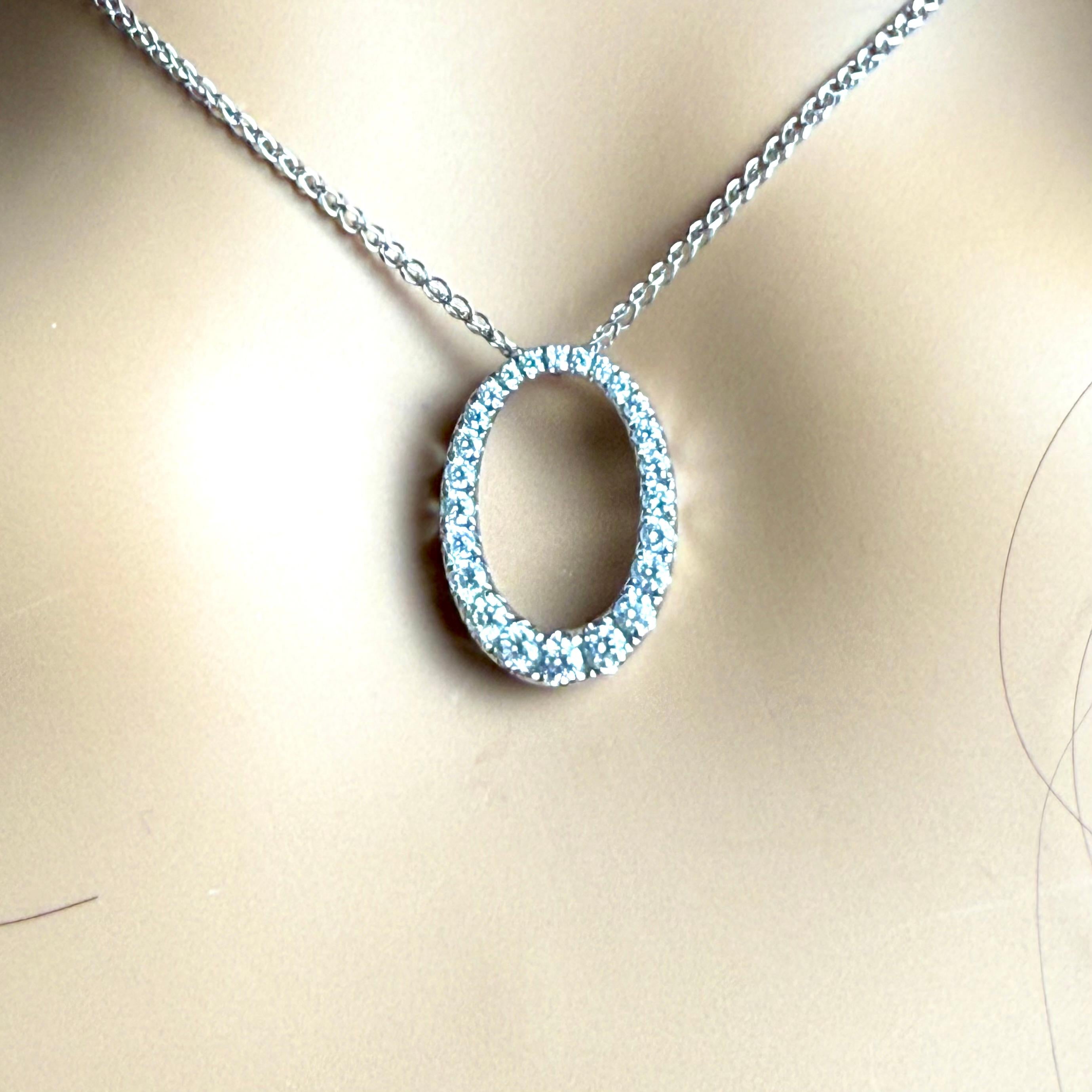 Collier en or blanc 18K avec pendentif en forme de cercle ouvert et diamant naturel 0.65 CTW en vente 1