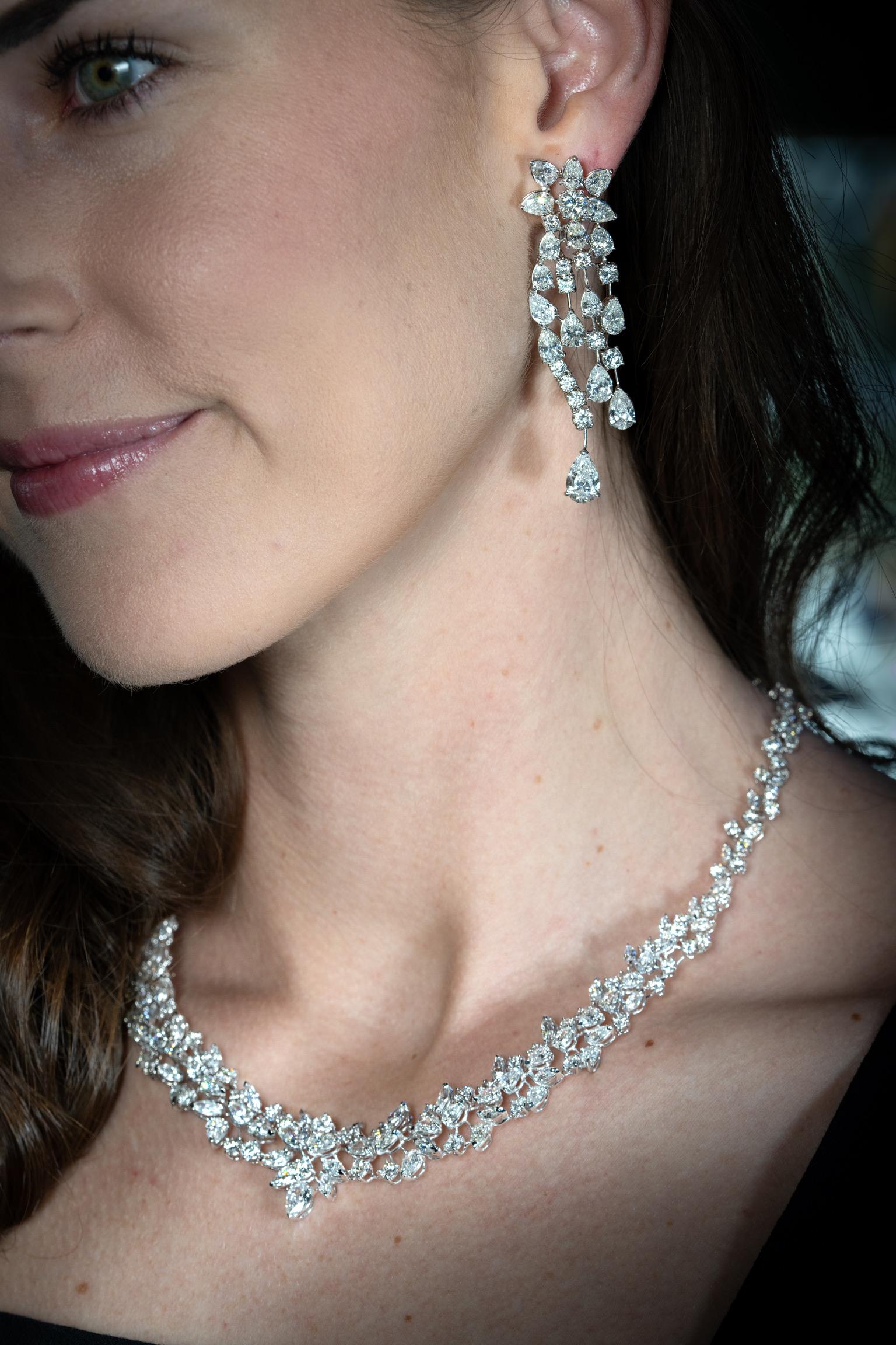 Collana a vite con diamanti naturali in oro bianco 18k in vendita 2