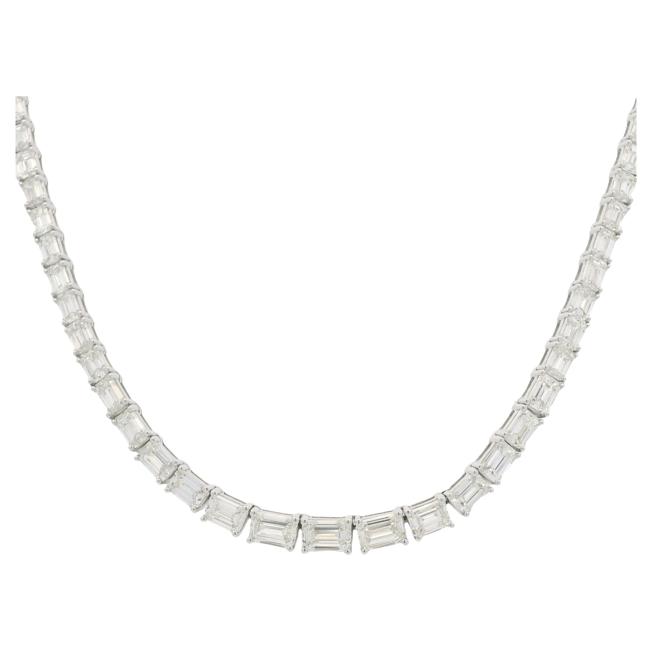 Collana Tennis con diamanti naturali taglio smeraldo in oro bianco 18K In magazzino
