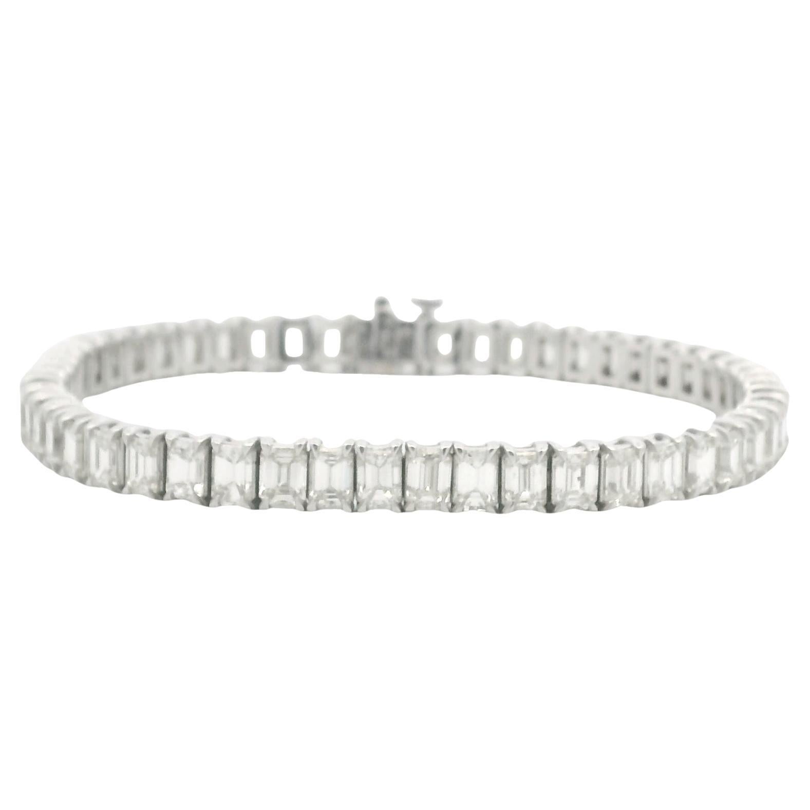 18K White Gold Natural Emerald Cut Diamond Prong-Set Tennis Bracelet In Stock For Sale