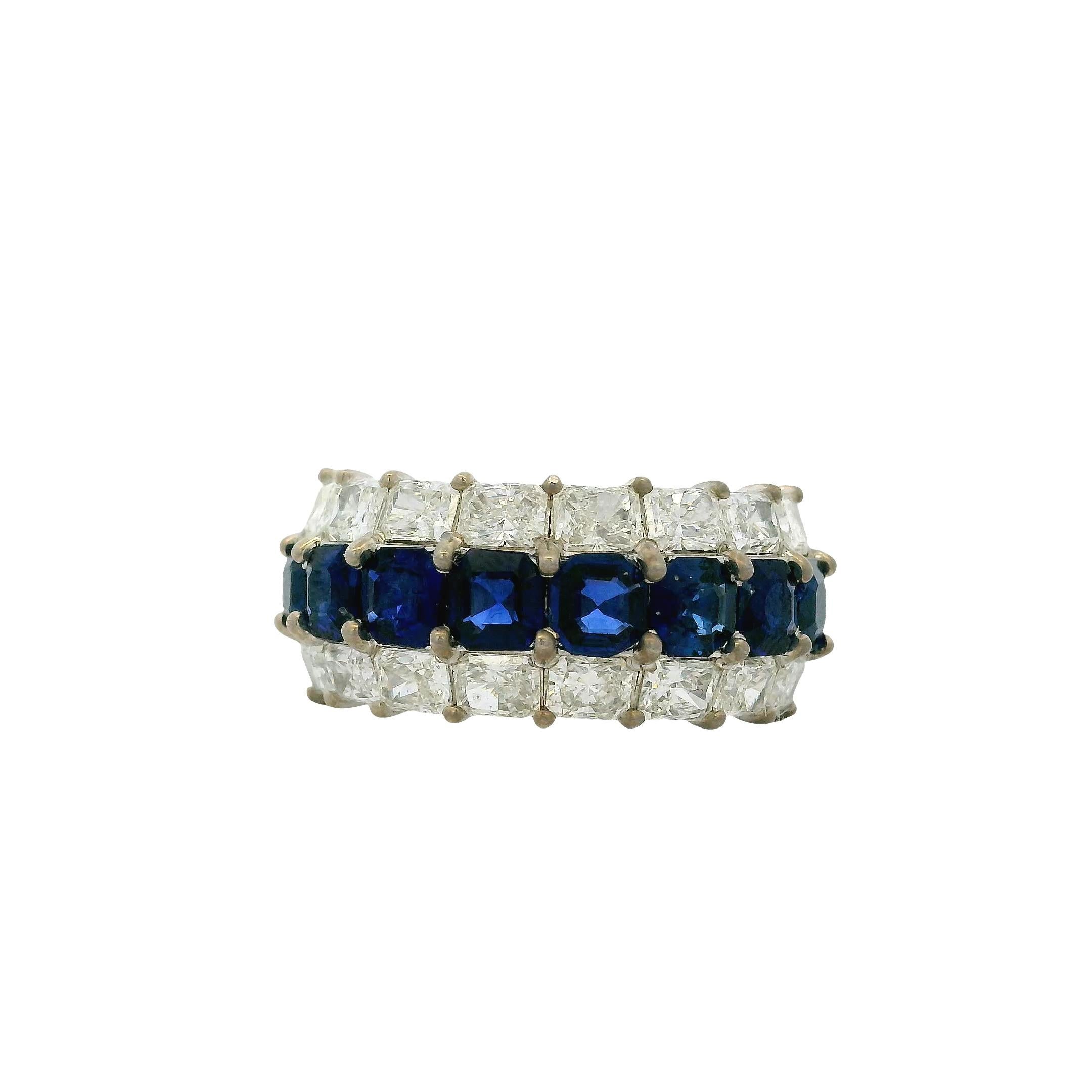 Anello largo a tre file con zaffiro smeraldo naturale e diamante naturale radiante in oro bianco 18 carati

Questo splendido anello con zaffiro a tre file è in ottime condizioni ed è pronto per essere spedito!

Stile: Fascia larga a tre file di