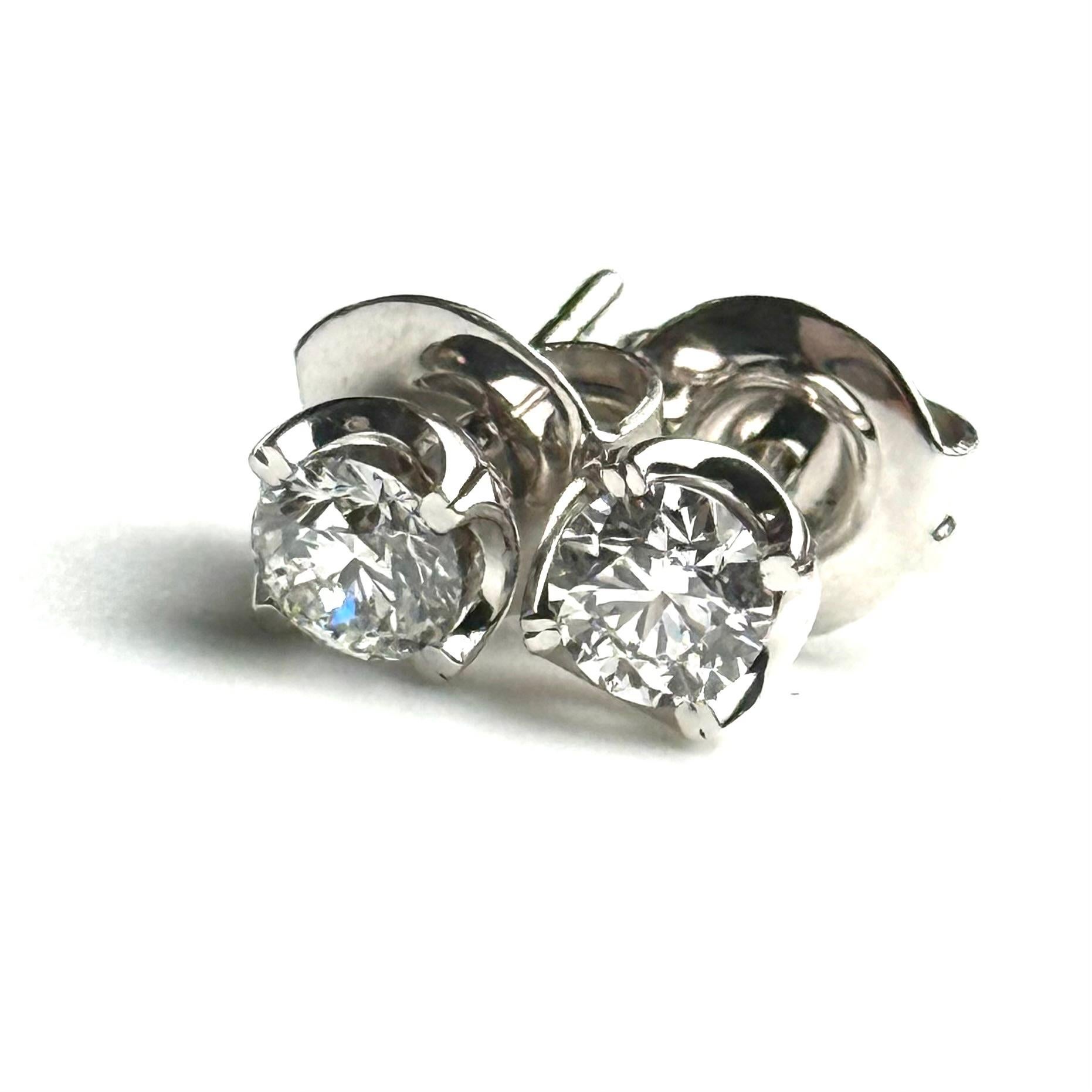 Women's or Men's 18K White Gold Natural GIA Certified Diamond Stud Earrings 0.93 Carats For Sale