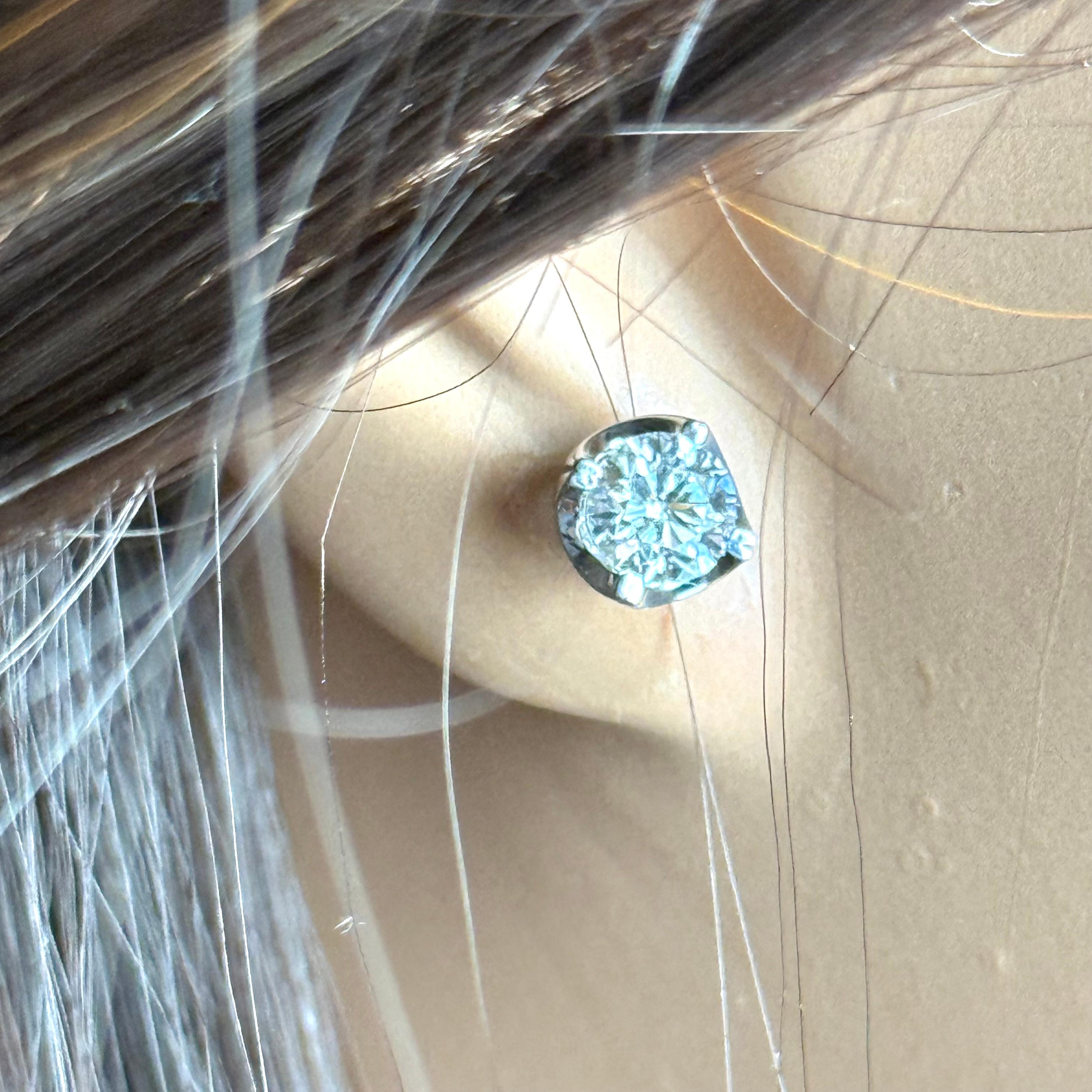 18K White Gold Natural GIA Certified Diamond Stud Earrings 0.93 Carats For Sale 1