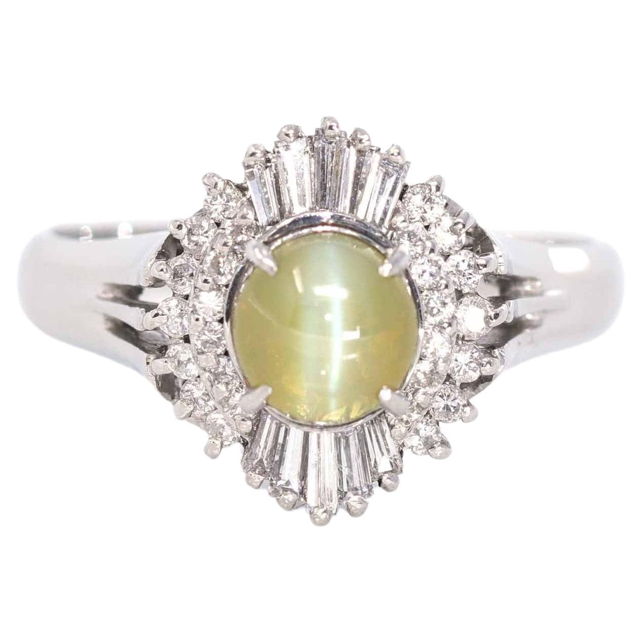 18k White Gold Natural Green Chrysoberyl Cat's Eye Ring with Diamond For Sale