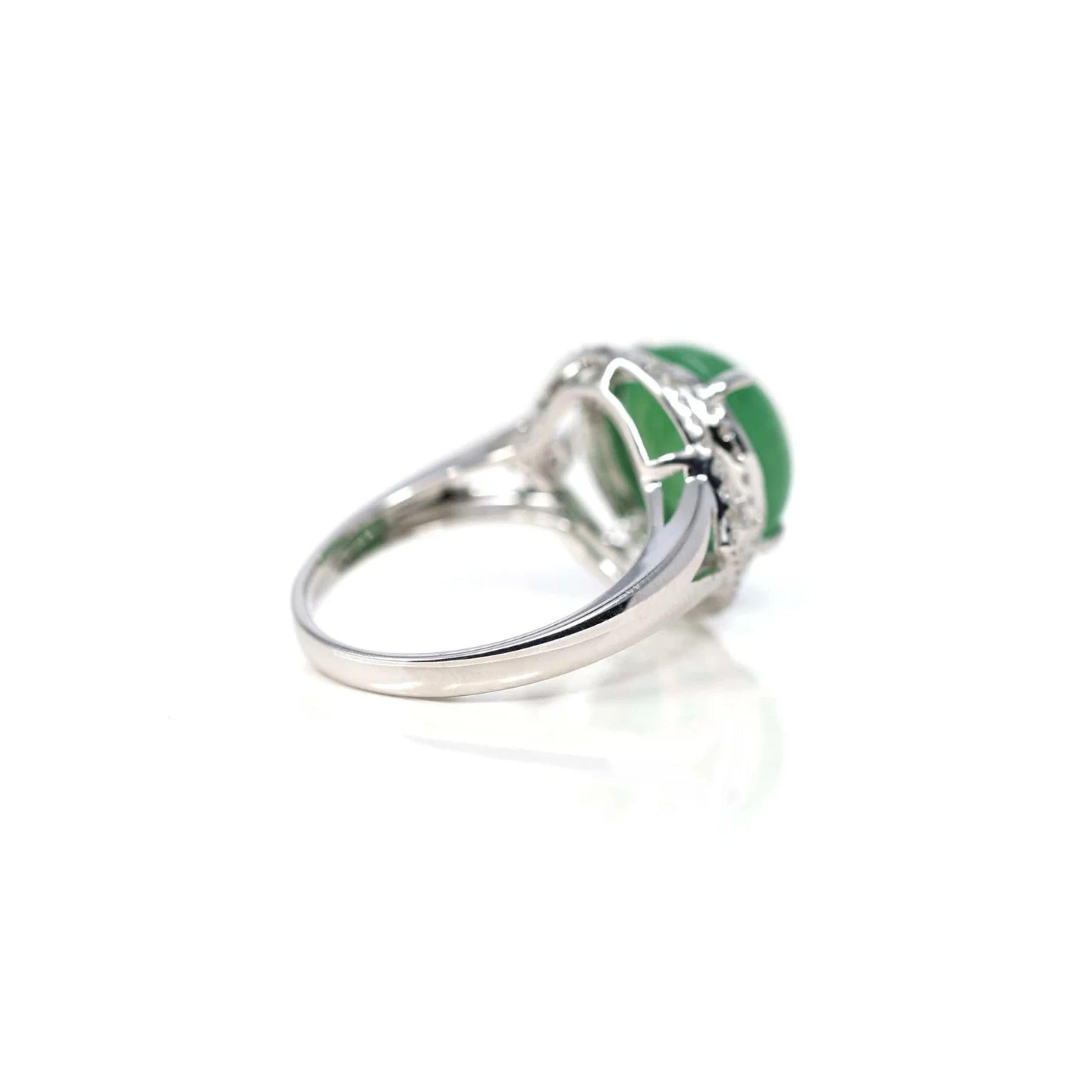 18 Karat Weißgold Natürlicher kaiserlich-grüner ovaler Jadeit Jade Verlobungsring Diamanten (Künstler*in) im Angebot