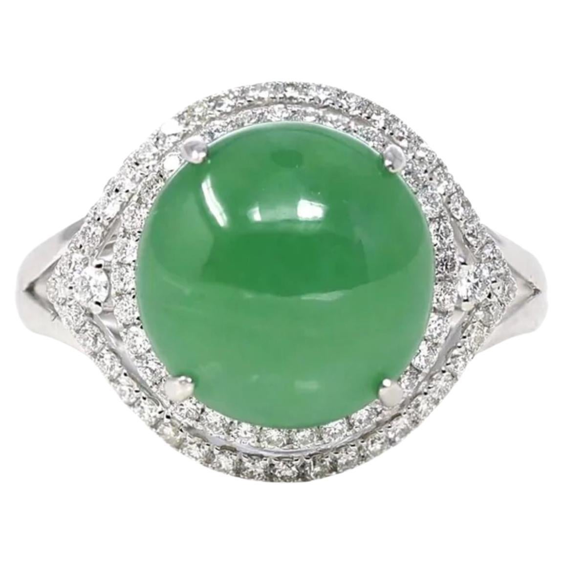 18 Karat Weißgold Natürlicher kaiserlich-grüner ovaler Jadeit Jade Verlobungsring Diamanten