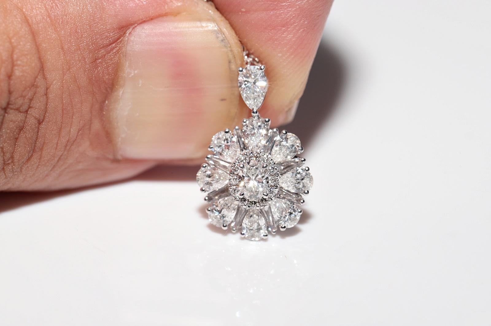 18k White Gold Natural Pear Cut  Diamond Decorated Pendant Necklace For Sale 6