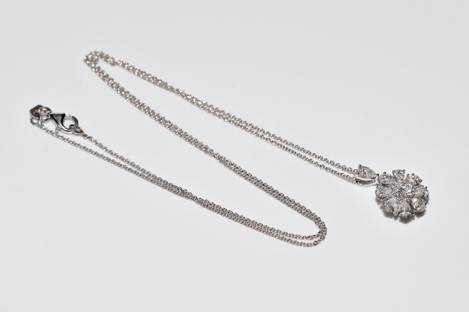 18k White Gold Natural Pear Cut  Diamond Decorated Pendant Necklace For Sale 8