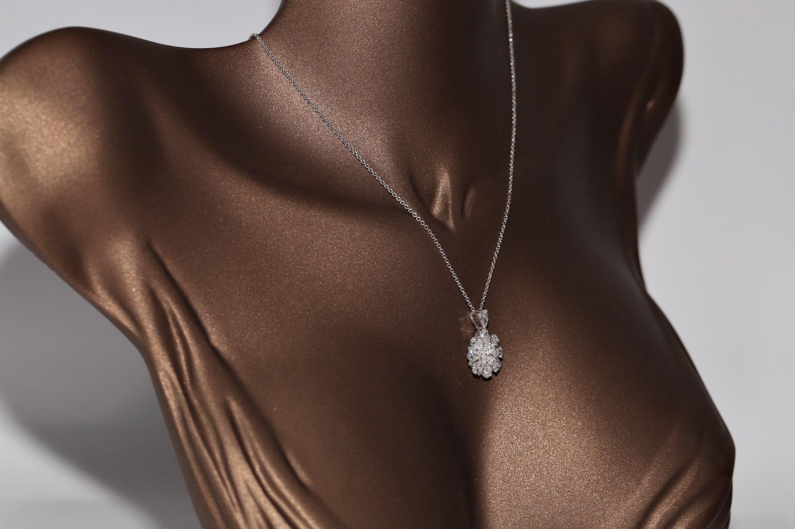 18k White Gold Natural Pear Cut  Diamond Decorated Pendant Necklace For Sale 12