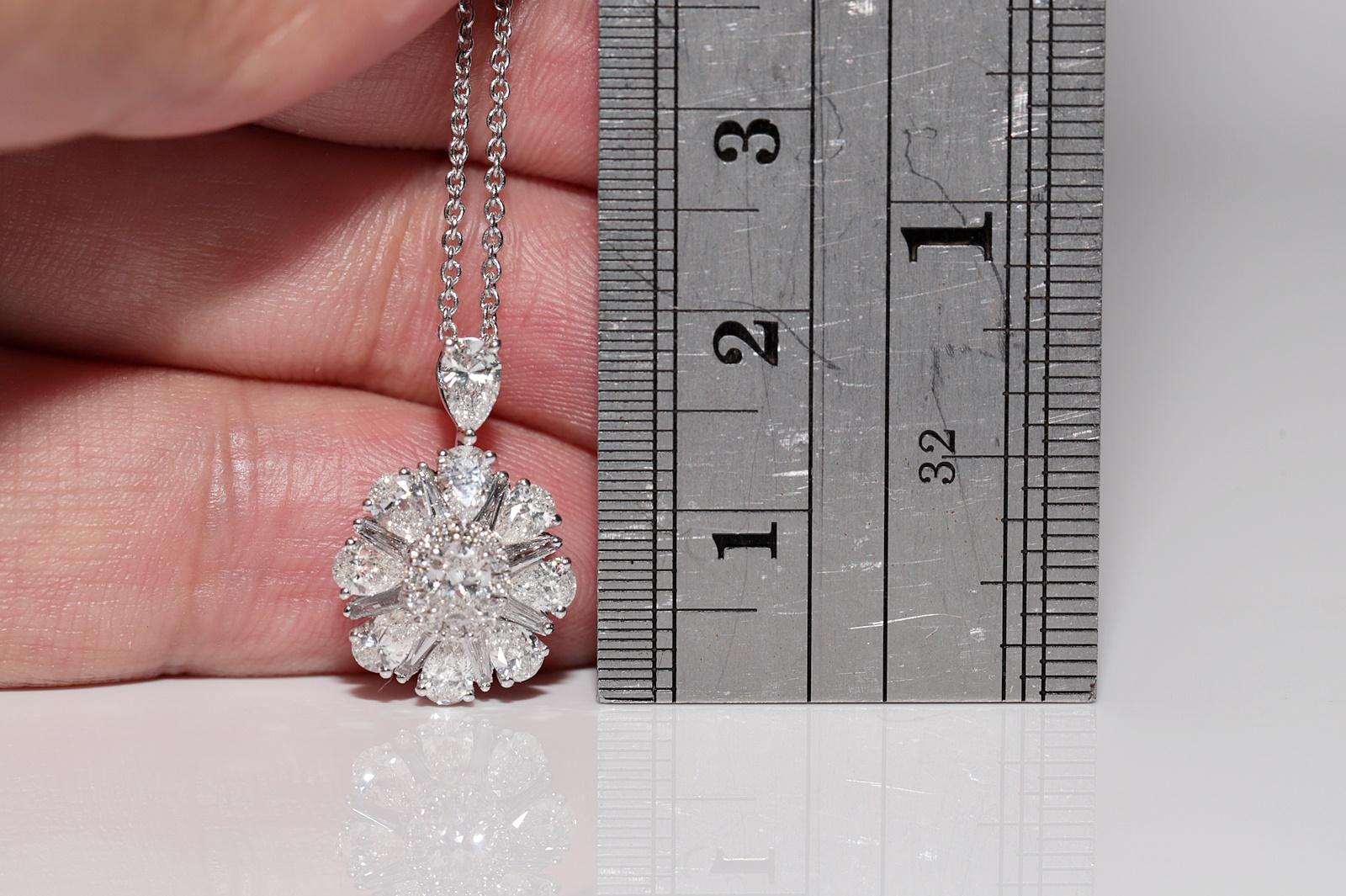 Modern 18k White Gold Natural Pear Cut  Diamond Decorated Pendant Necklace For Sale