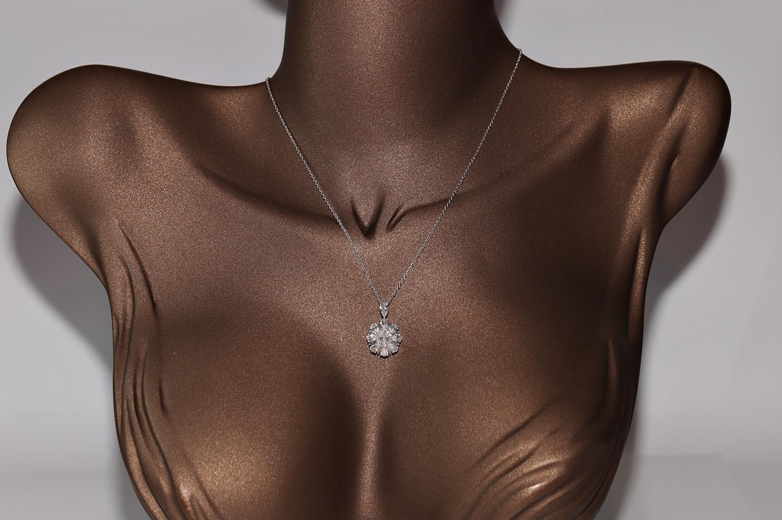 18k White Gold Natural Pear Cut  Diamond Decorated Pendant Necklace In Good Condition For Sale In Fatih/İstanbul, 34