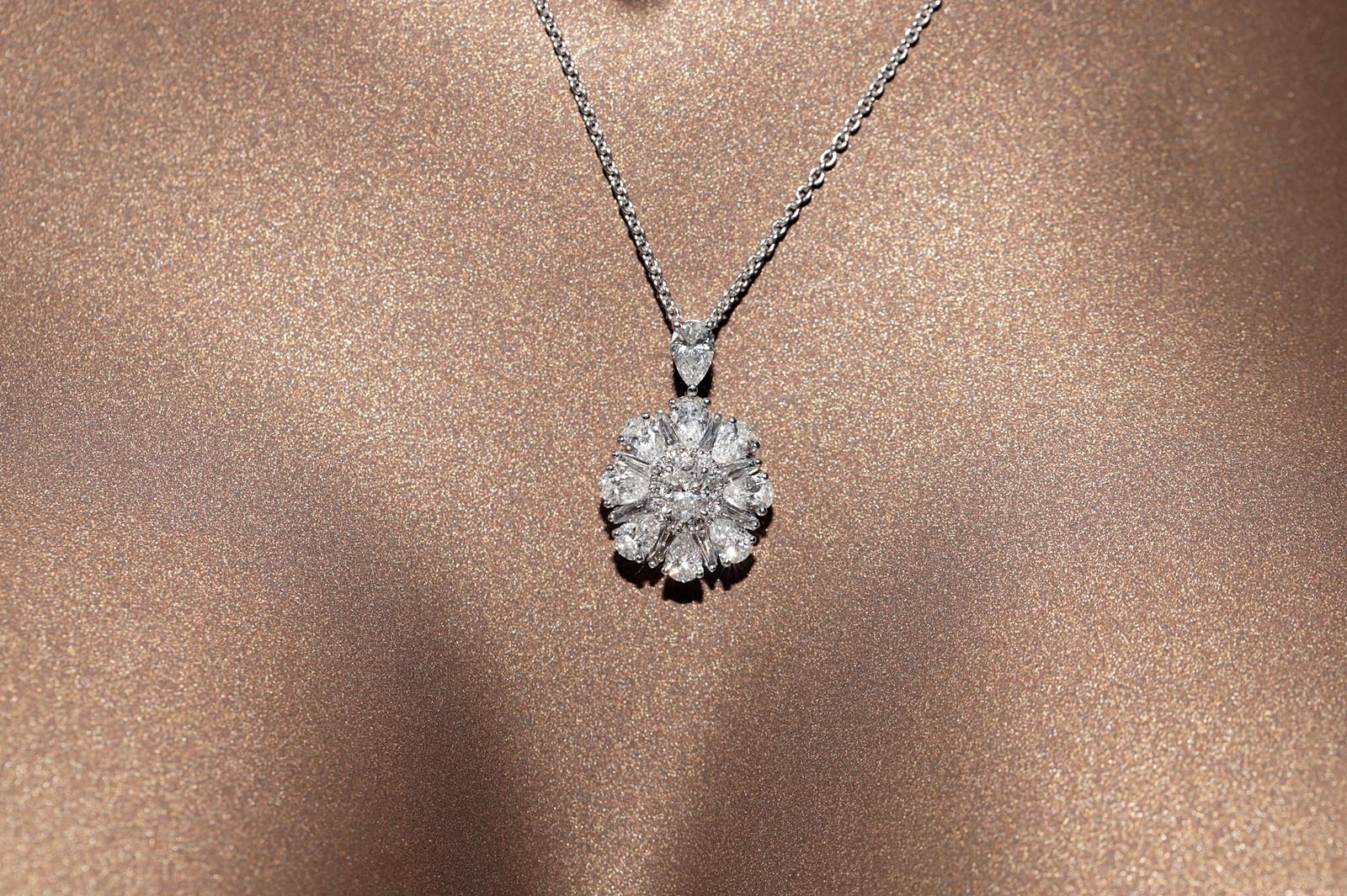 Women's 18k White Gold Natural Pear Cut  Diamond Decorated Pendant Necklace For Sale