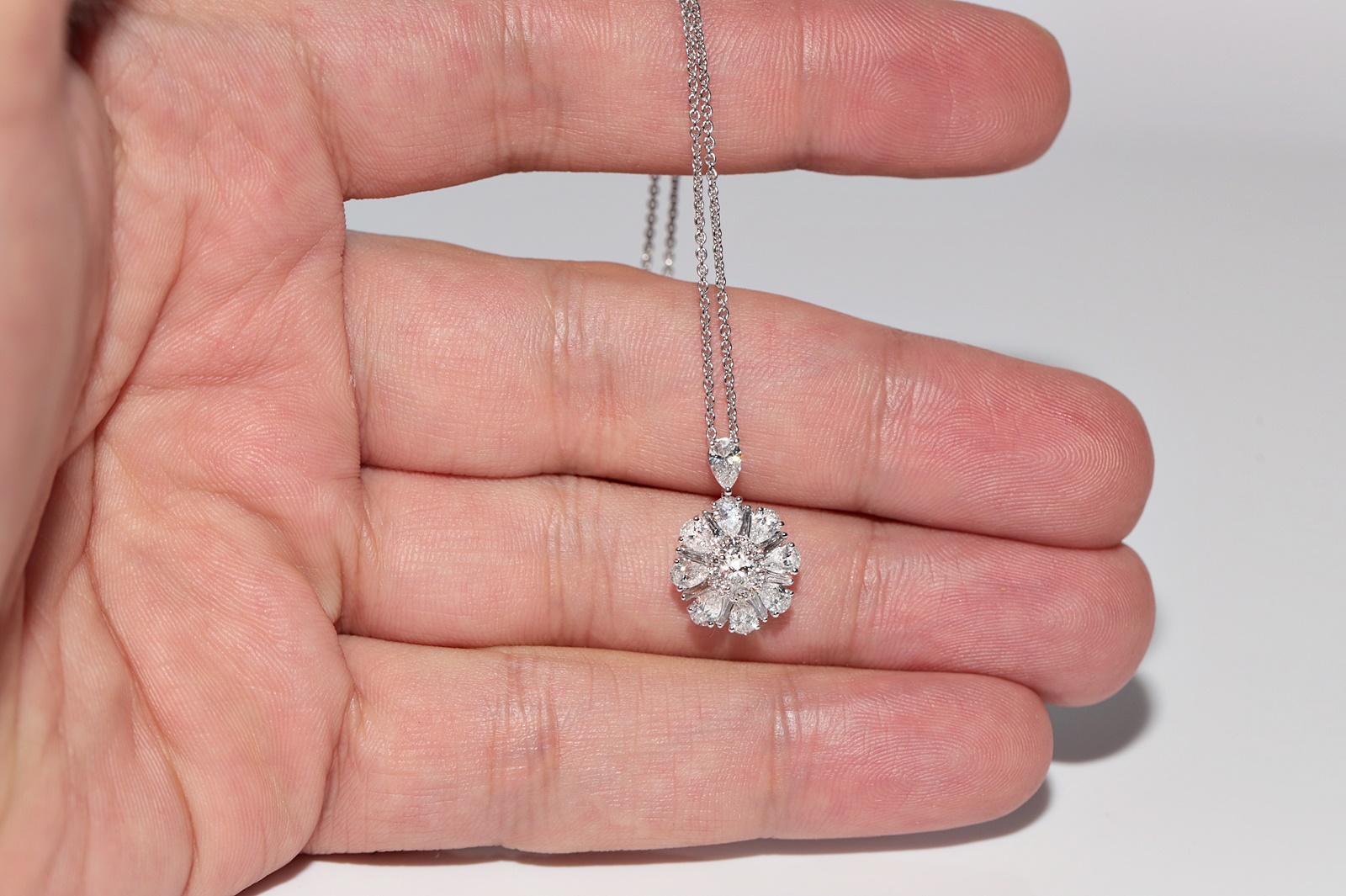 18k White Gold Natural Pear Cut  Diamond Decorated Pendant Necklace For Sale 1