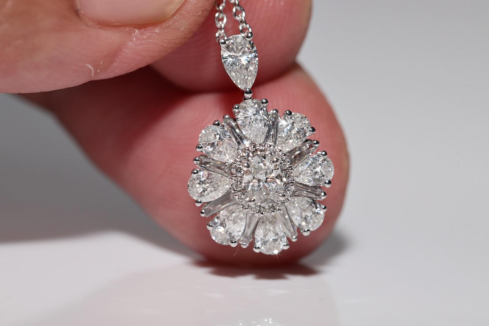 18k White Gold Natural Pear Cut  Diamond Decorated Pendant Necklace For Sale 2