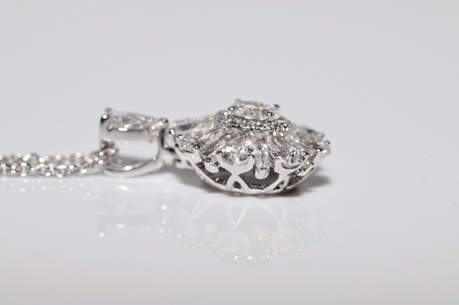 18k White Gold Natural Pear Cut  Diamond Decorated Pendant Necklace For Sale 3