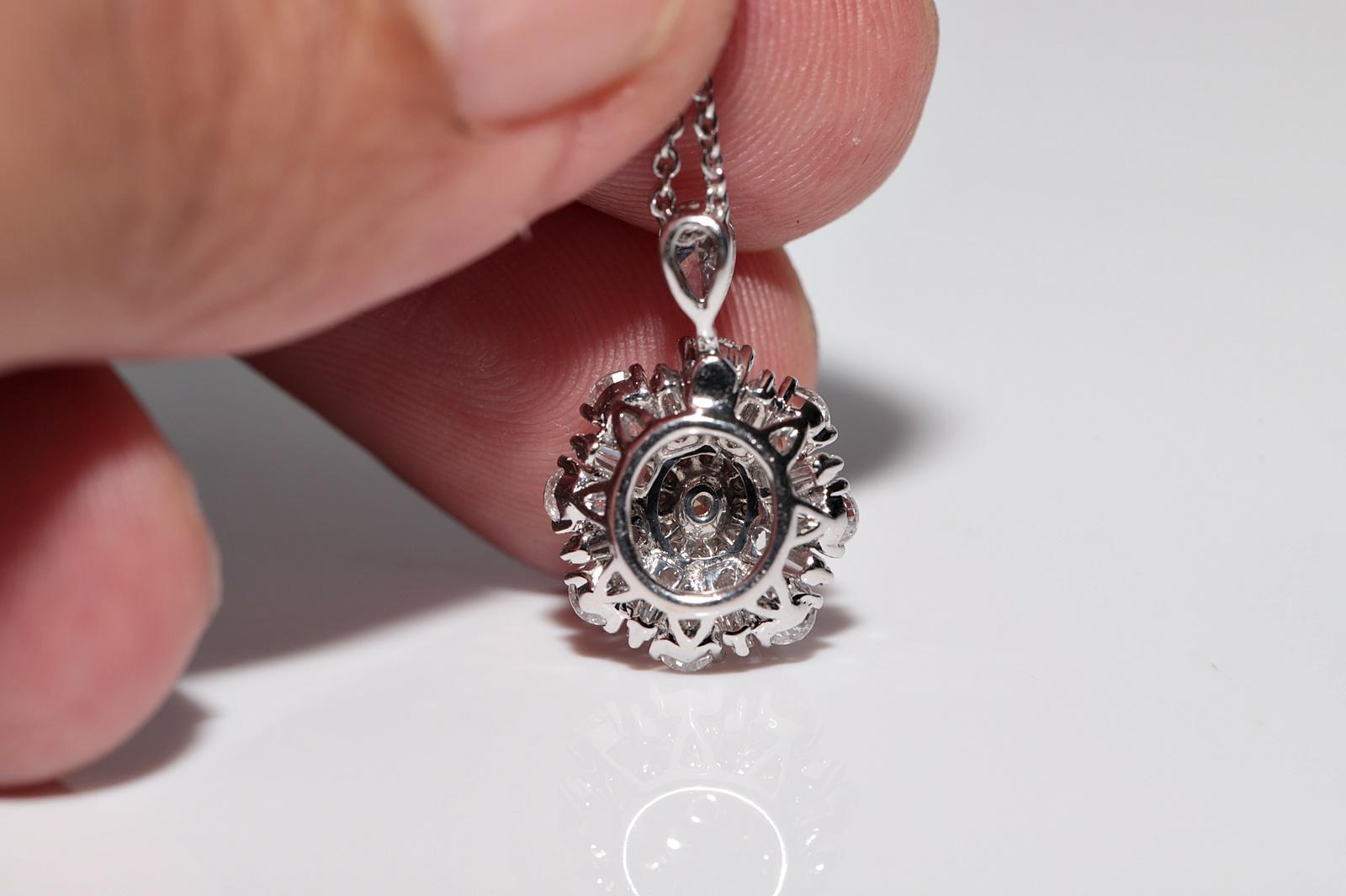 18k White Gold Natural Pear Cut  Diamond Decorated Pendant Necklace For Sale 4