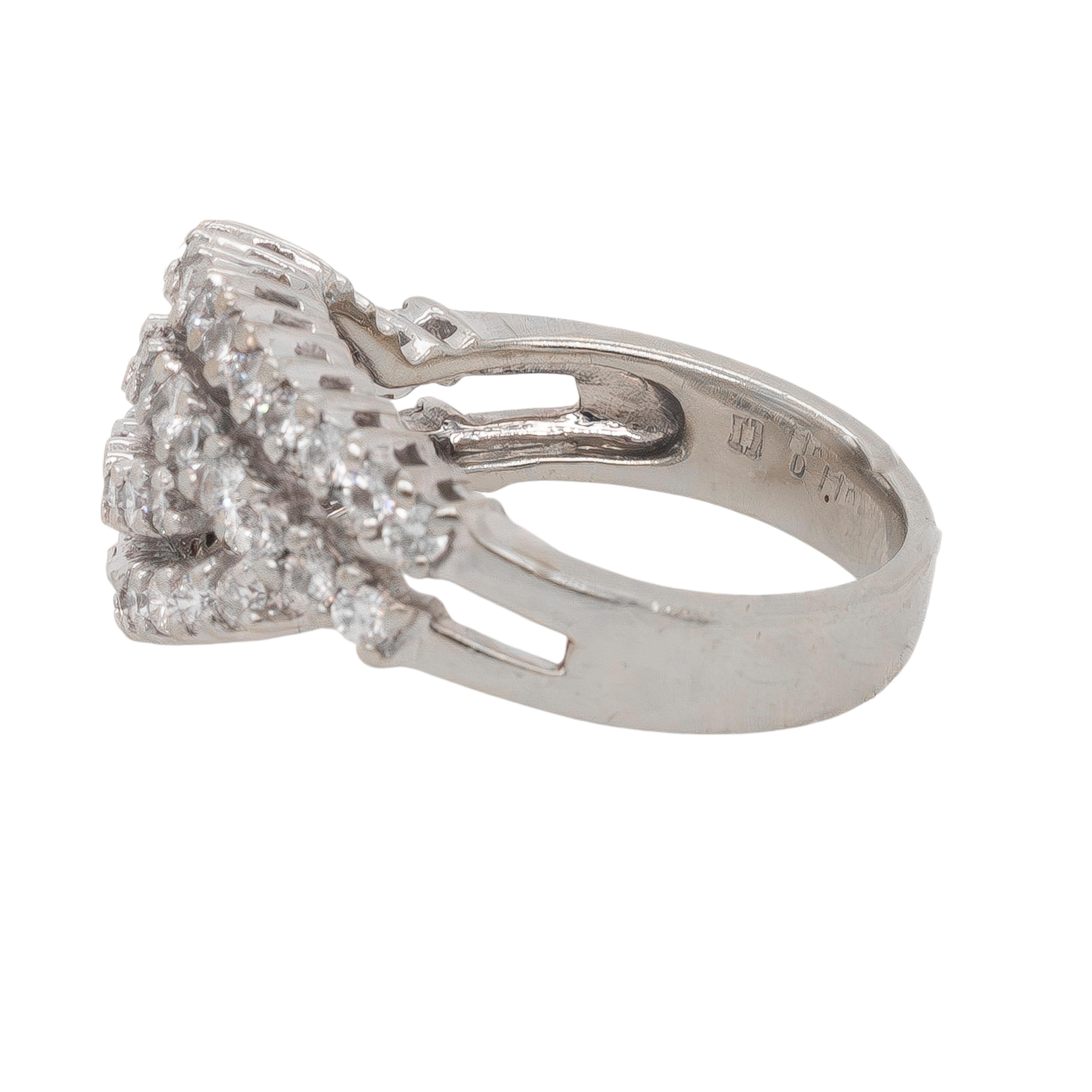 Round Cut 18k White Gold Natural Round Brilliant Diamond Ring For Sale