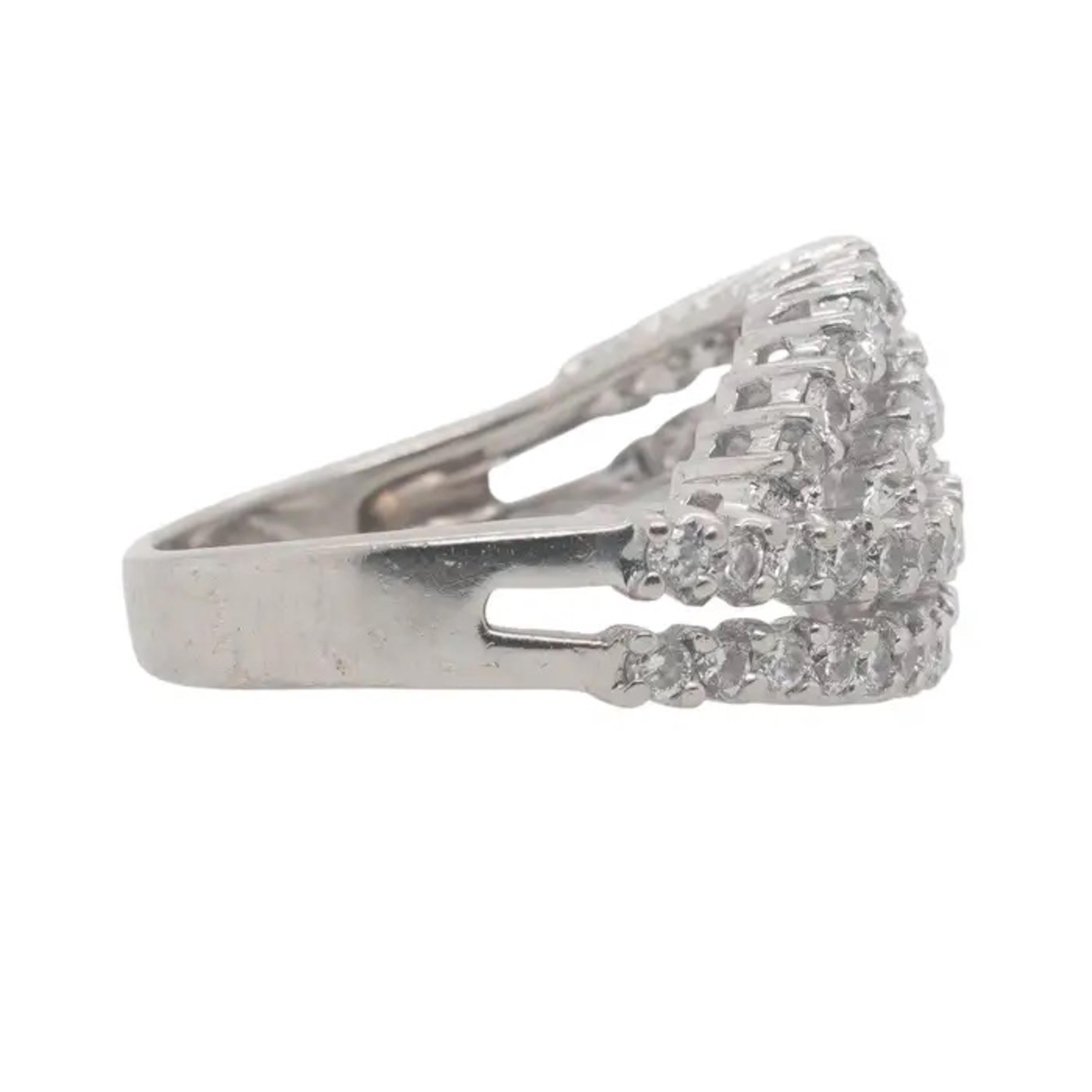 Anello con diamante tondo brilliante naturale in oro bianco 18k in vendita 4