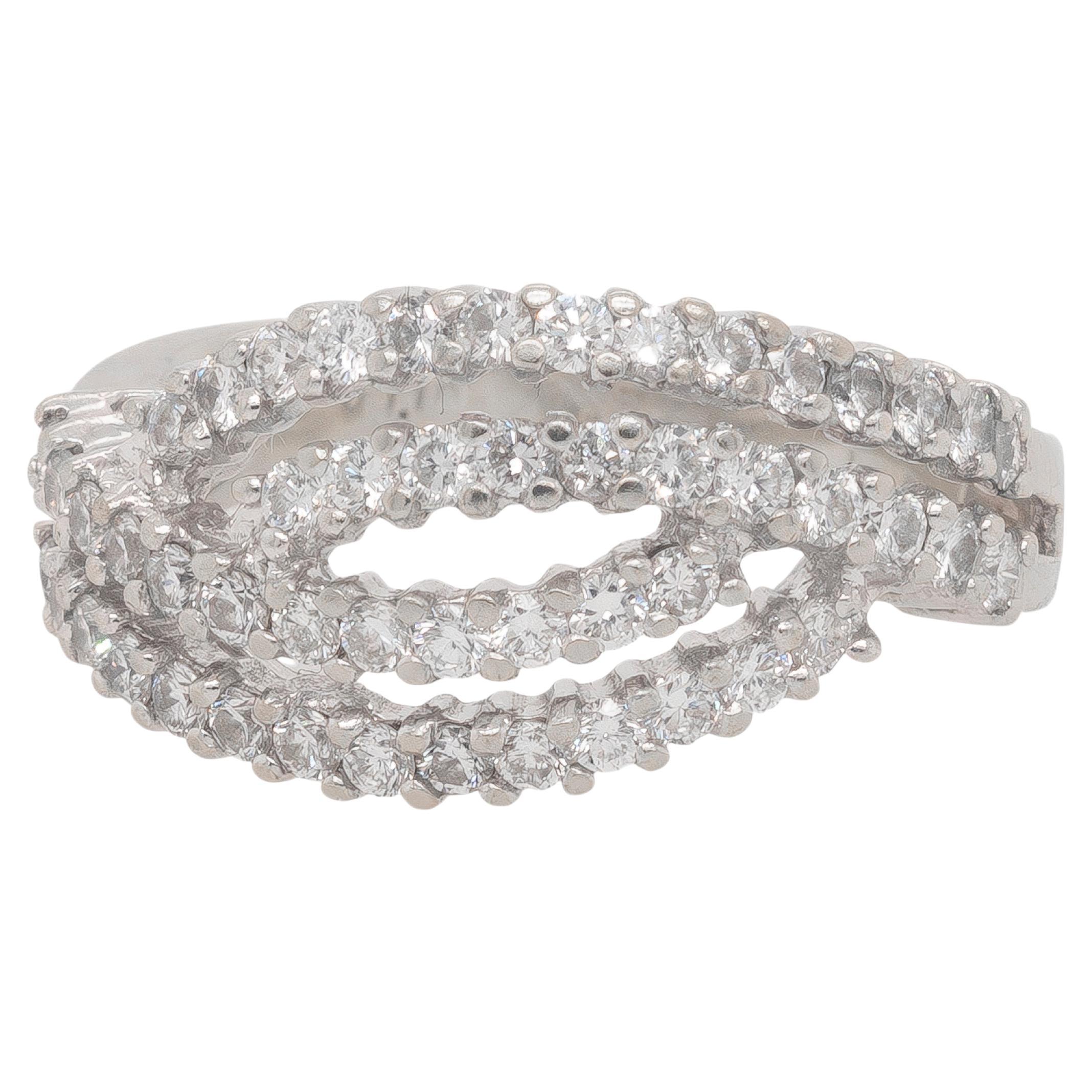Anello con diamante tondo brilliante naturale in oro bianco 18k